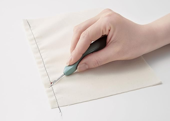 Clover - Grip Fit Seam Ripper
