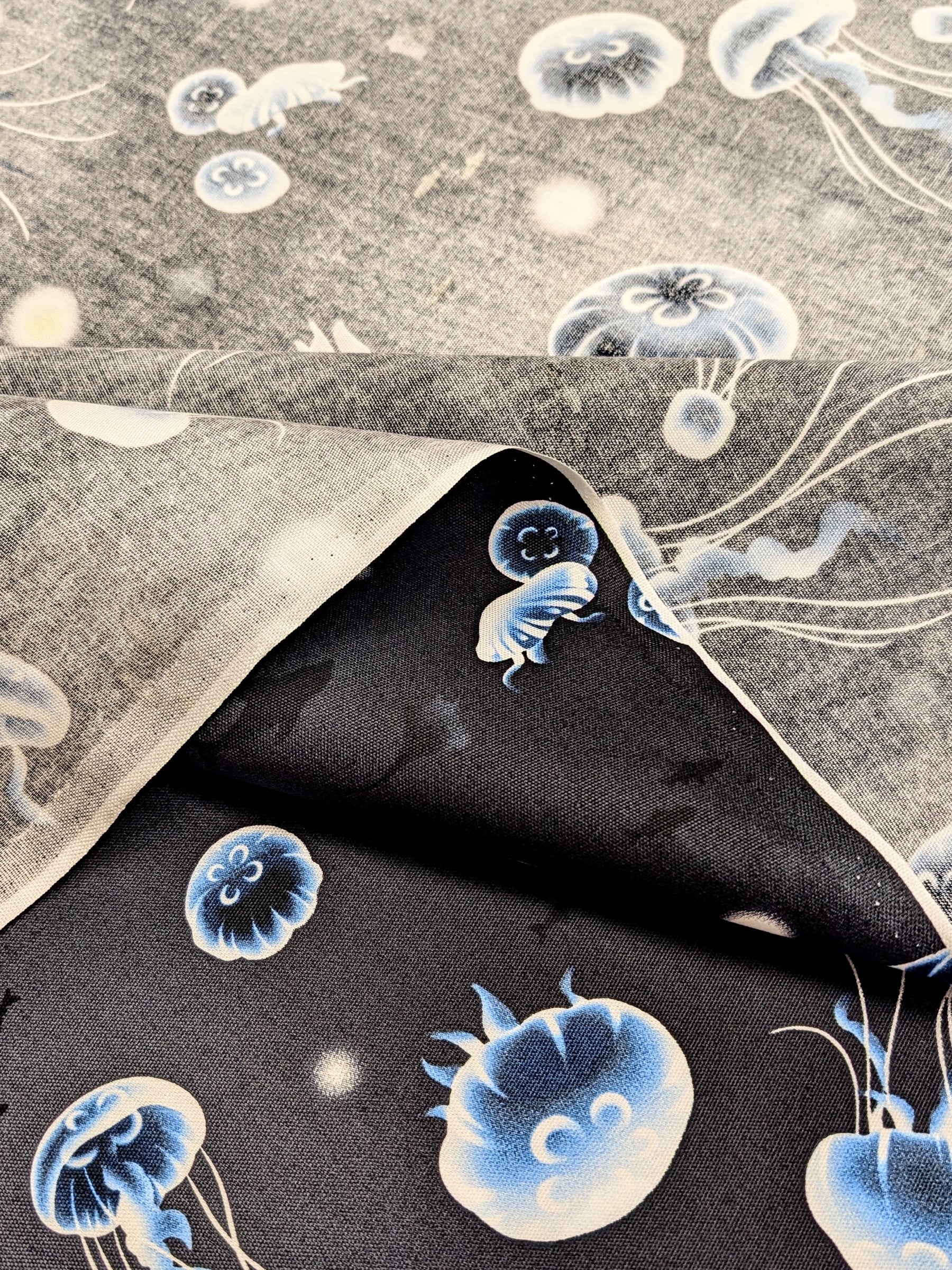 Cosmo - Flowing Jellyfish Cotton Oxford Fabric - Black