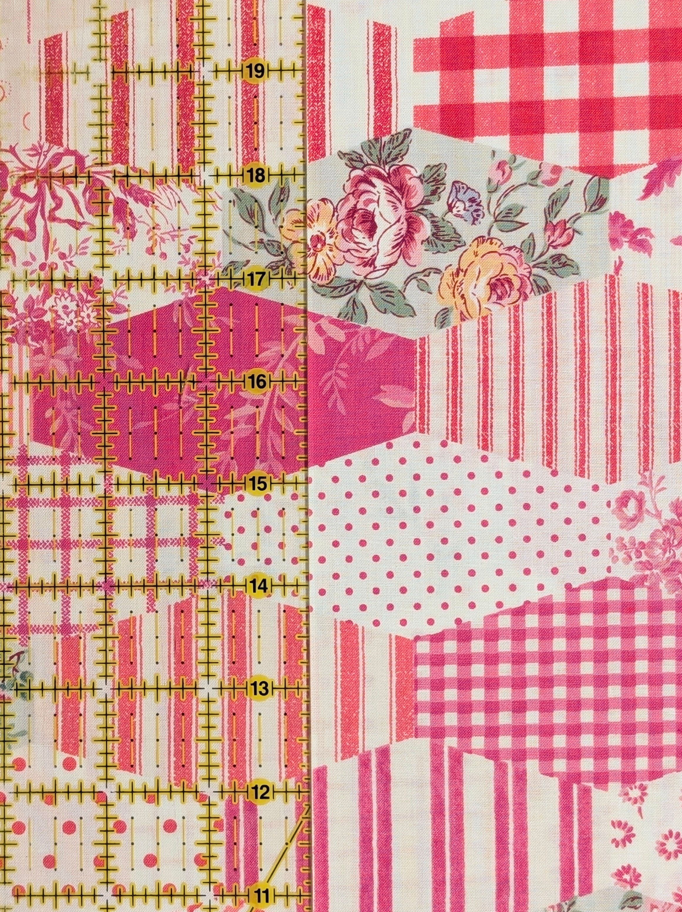 Yuwa - Patchwork Quilt Printed Cotton Fabric - White & Pink