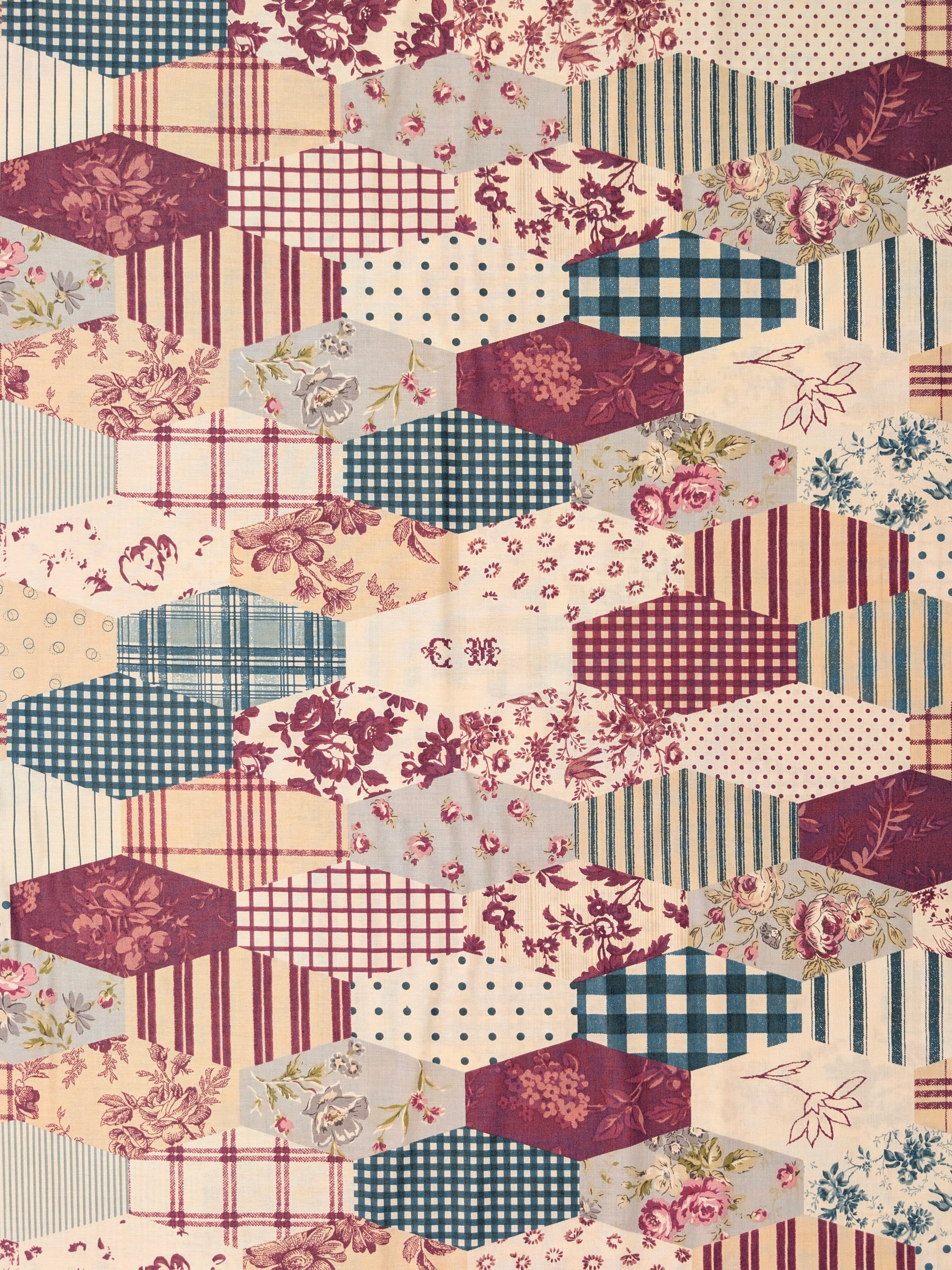 Yuwa - Patchwork Quilt Printed Cotton Fabric - Beige, Maroon & Green