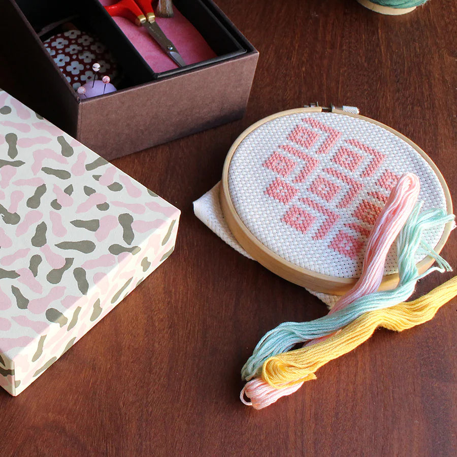 Cohana - Cross Stitch Needles in Haibara Chiyogami Pack - Assorted Sizes