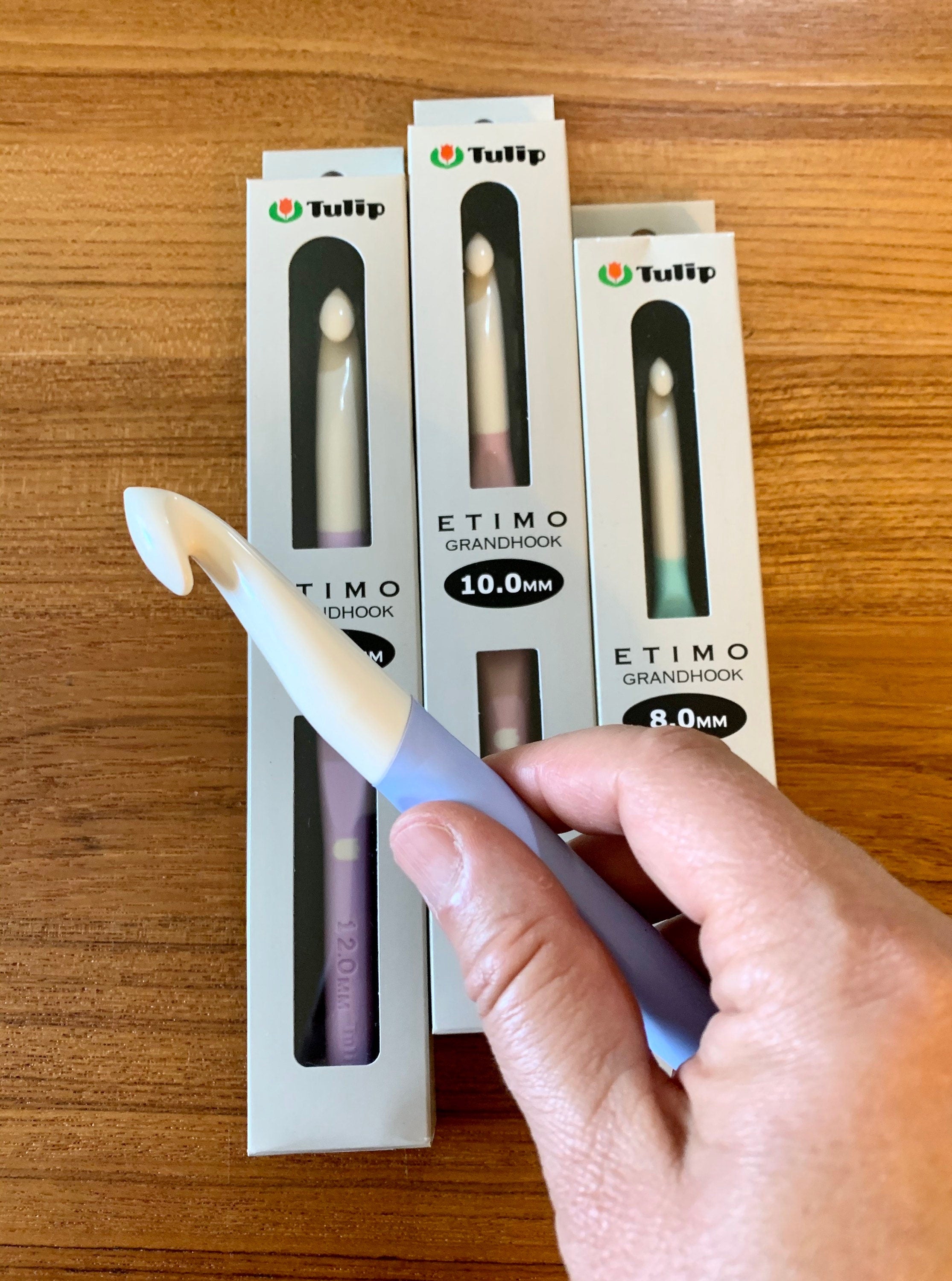Tulip - "Etimo" GrandHook Large Crochet Hook with Cushion Grip Single Hook