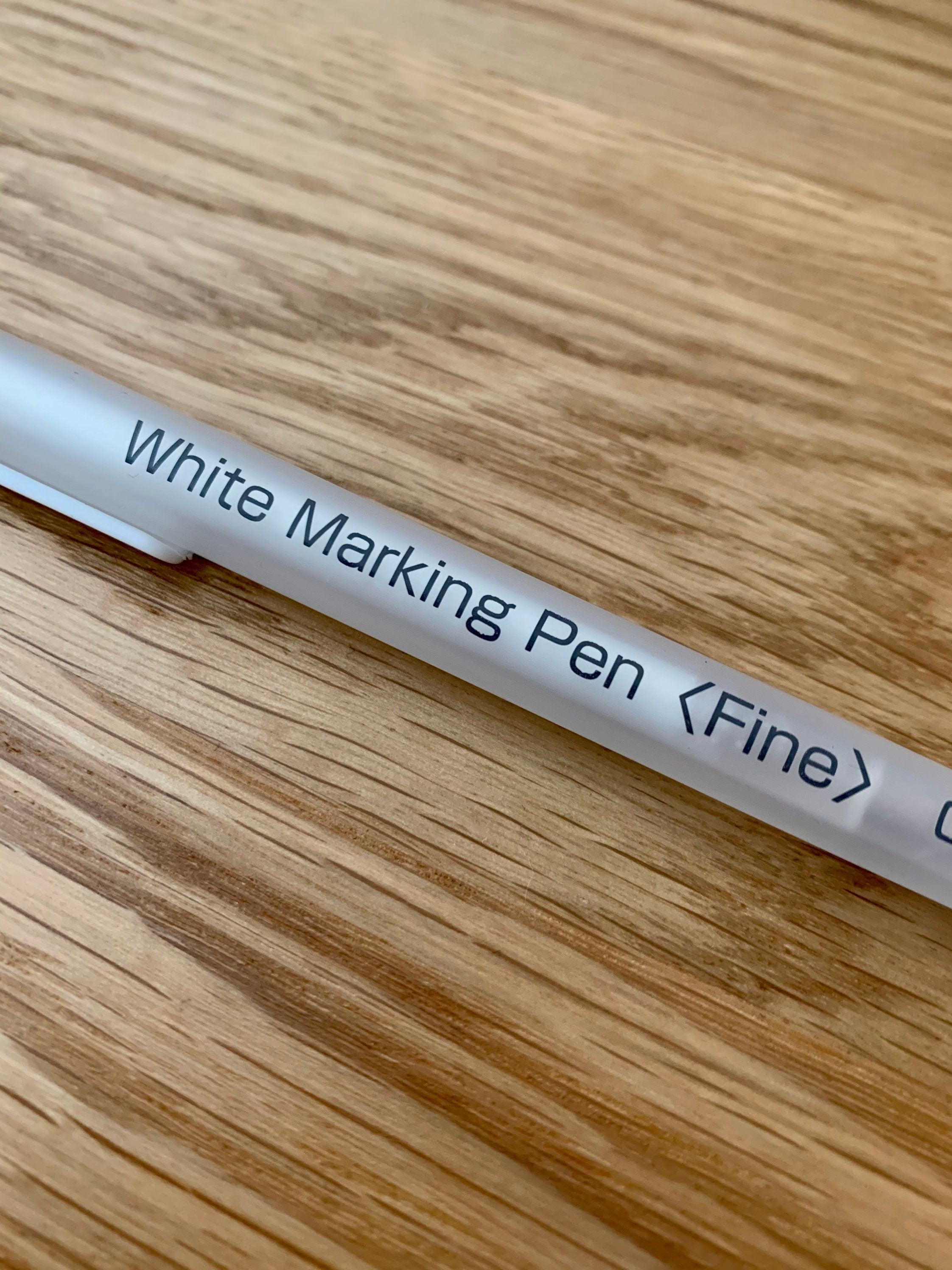 Clover - White Fine Ball Point Marking Pen