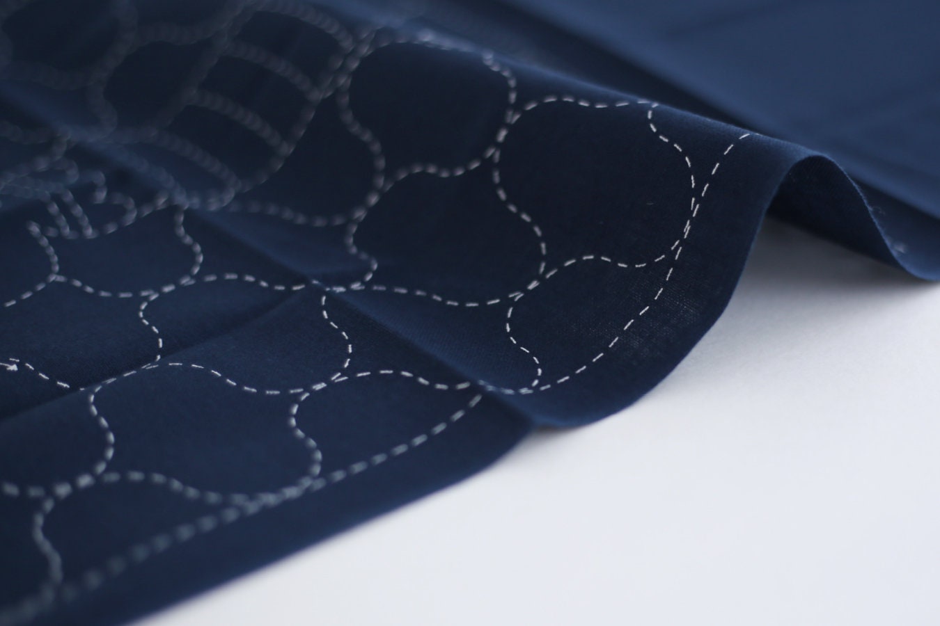 Daruma - Okame Cotton Sashiko Fukin Sampler Cloth - Blue or White