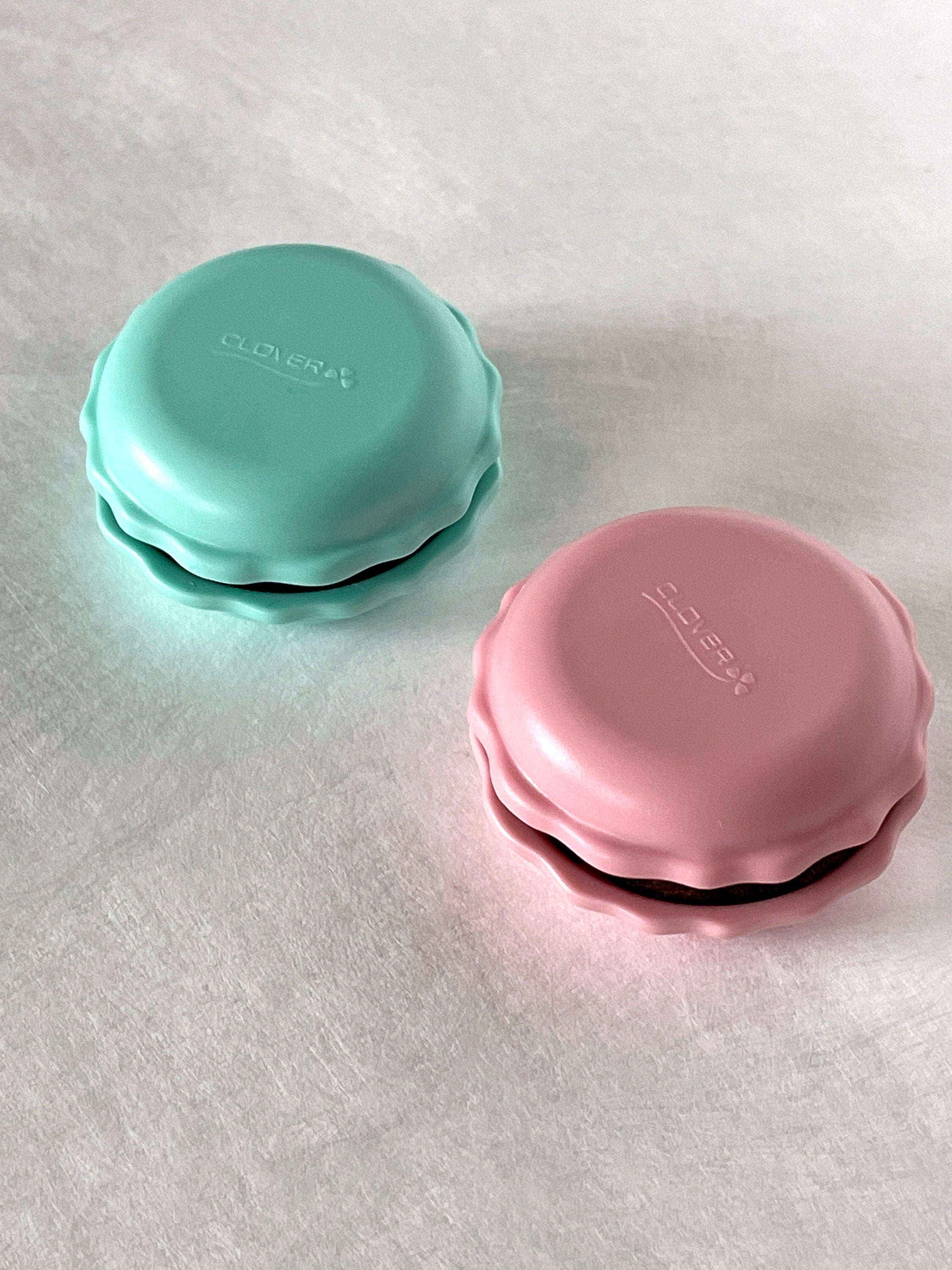 Clover - Sweet 'n Sharp Macaron Needle Sharpener - Pistachio