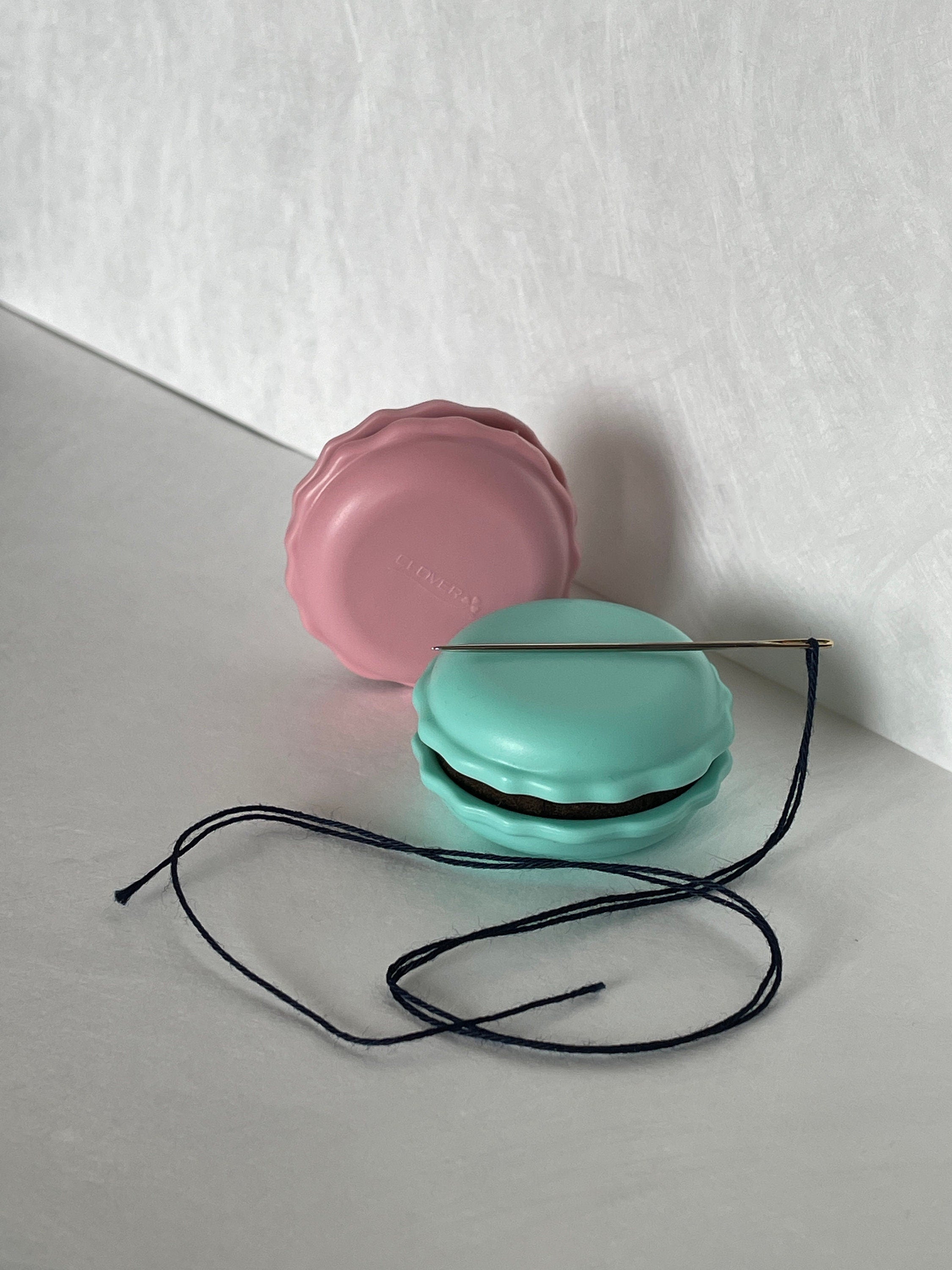 Clover - Sweet 'n Sharp Macaron Needle Sharpener - Pistachio