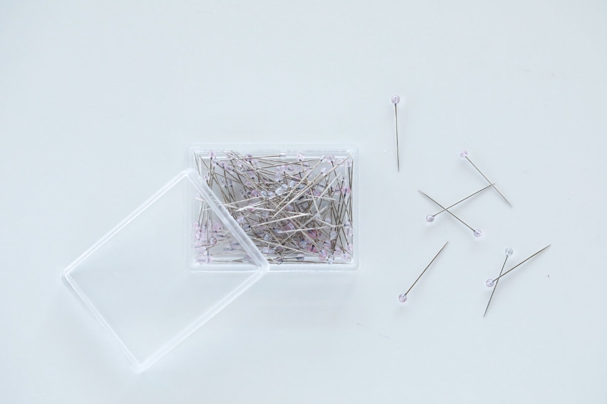 Little House - Slim Glass Head Pins for Appliqué Fine Fabrics - Pink
