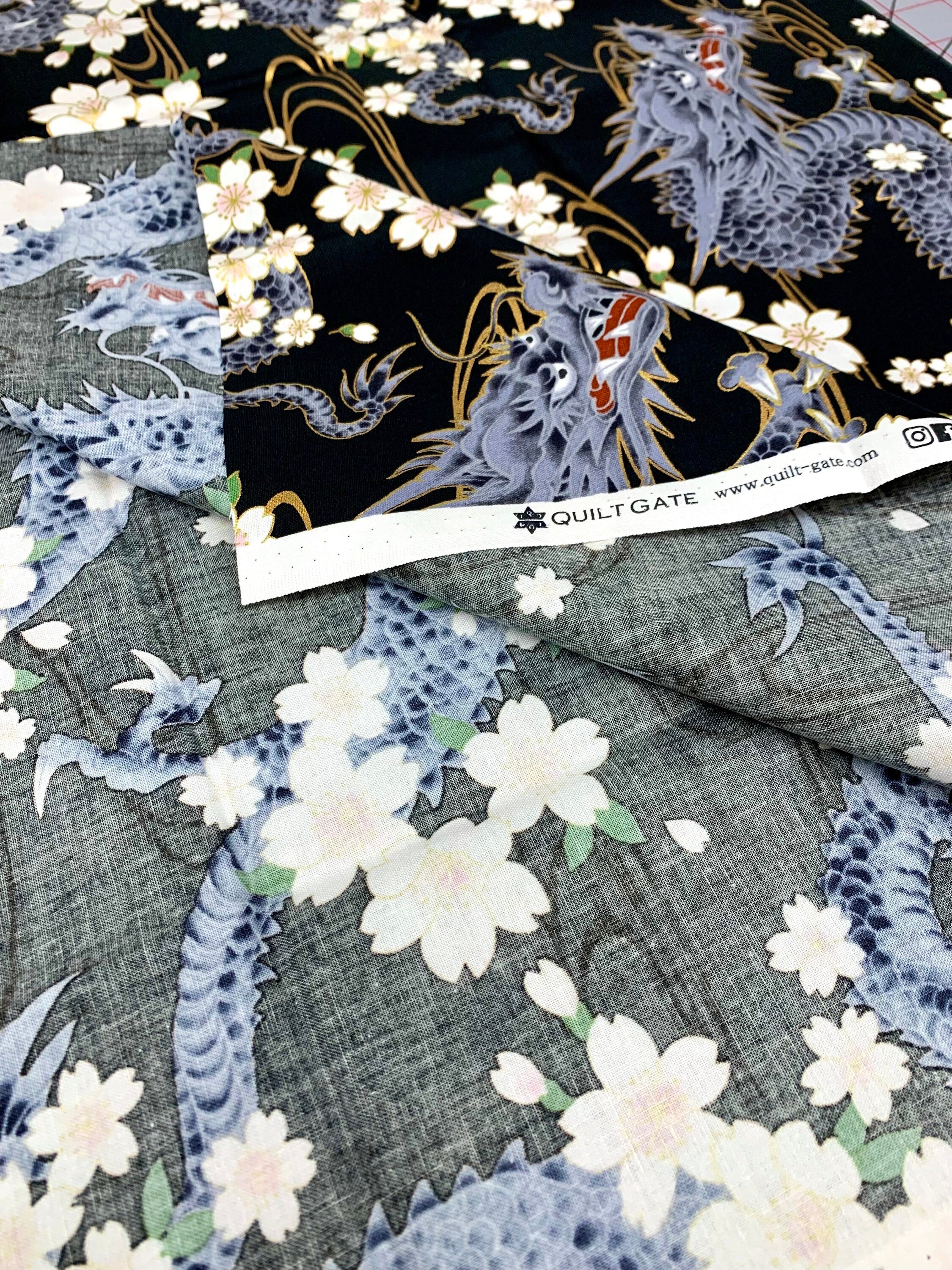 QuiltGate Hyakka Ryoran Water Dragon cotton fabric HR3440-11E black