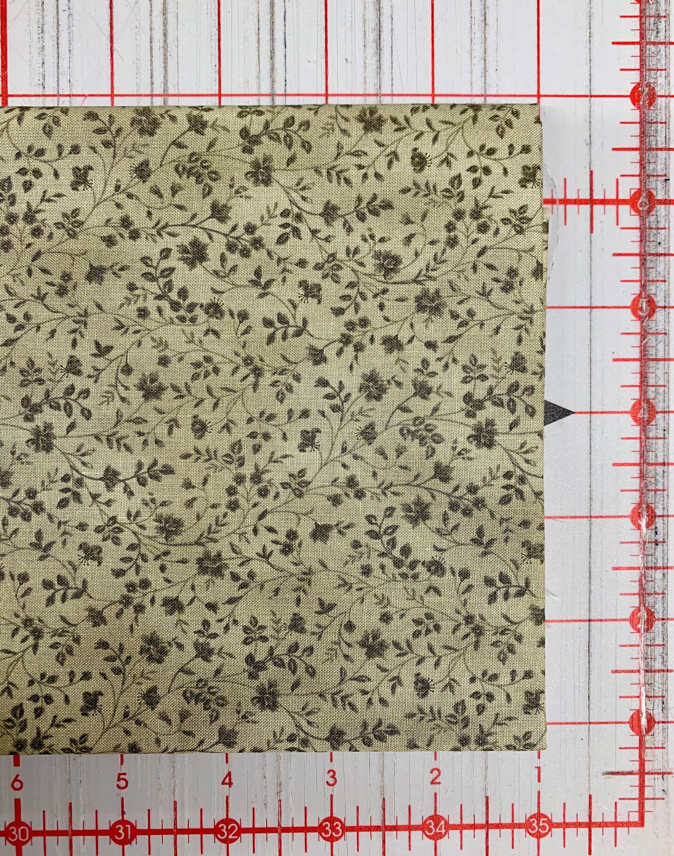 QuiltGate - PRE-CUT Gentle Flowers Dried Flowers Cotton Fabric