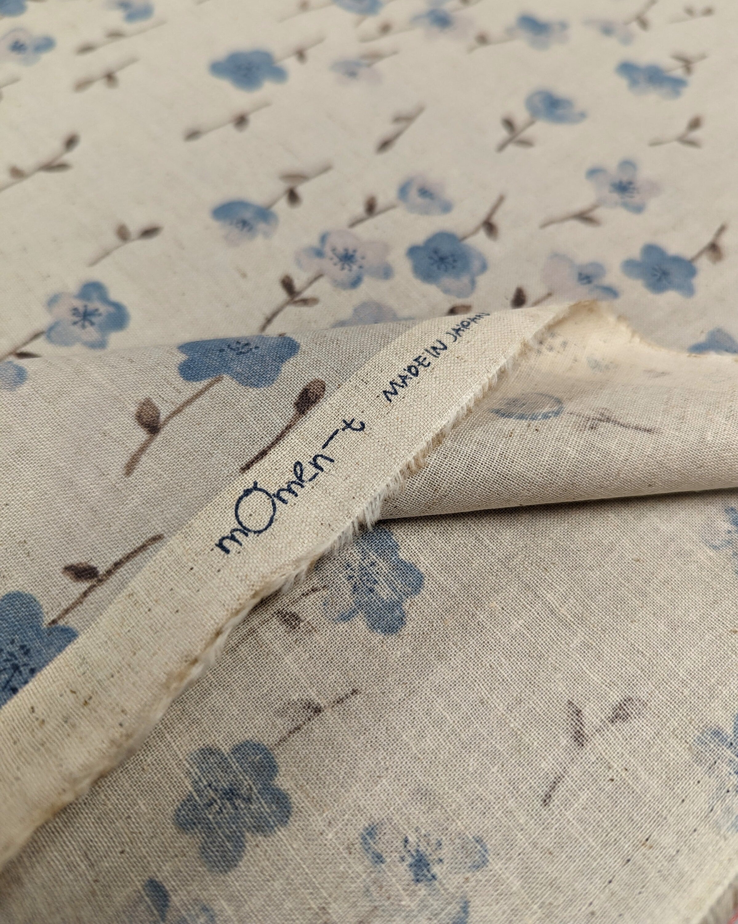 Meadow Flowers Koizumi Japanese cotton linen blend fabric 142-1293-B3 gray