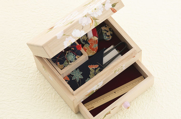 Tulip - Oharibako Sewing Box in Paulownia Wood - Deluxe Set