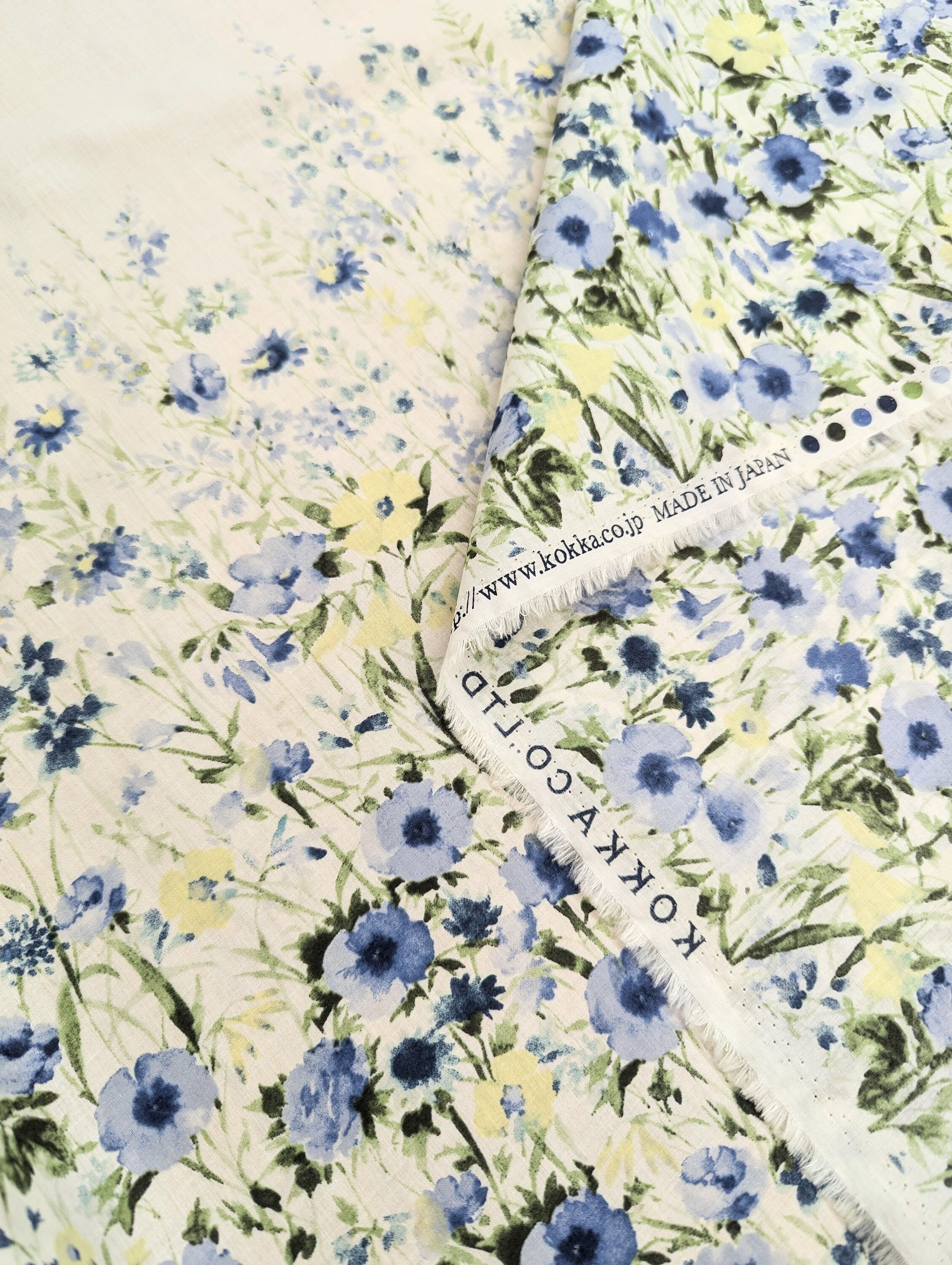 Watercolor Sping Flowers Kokka border print Japanese cotton lawn fabric YFA-41030-1 B blue