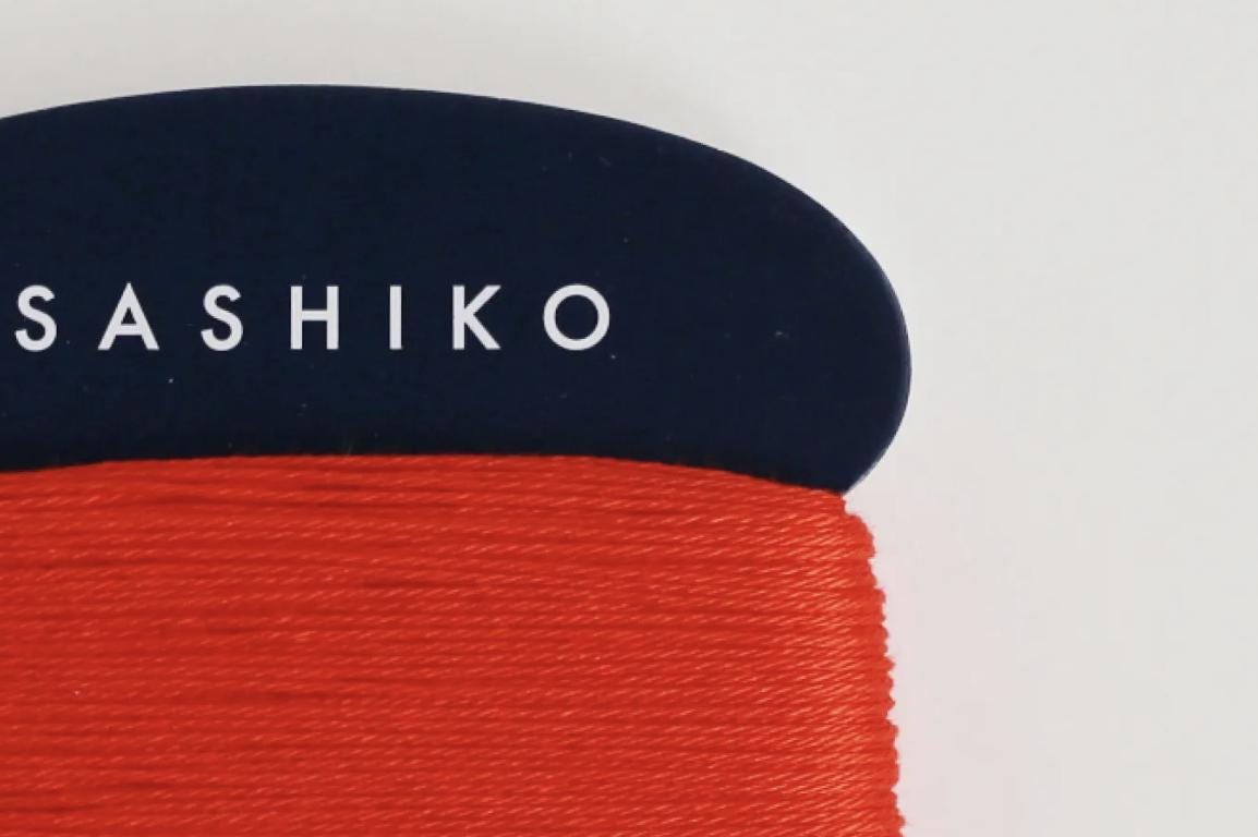 Daruma #212 SHU AKA Japanese Cotton SASHIKO thread 40 meter skein 20/4 朱赤 vermillion red