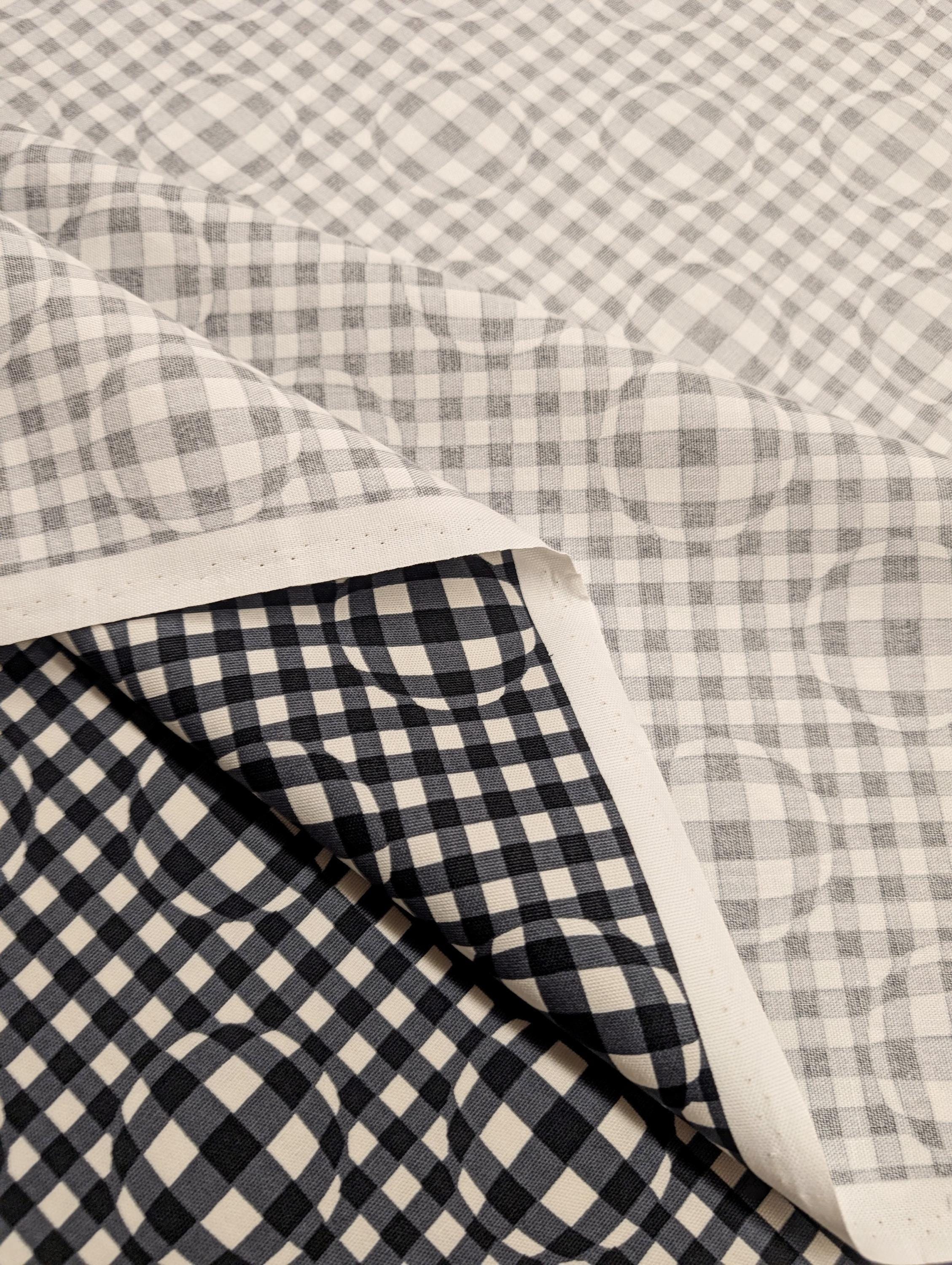 Hishiei - Warped Circle Gingham Cotton Oxford Canvas - Black