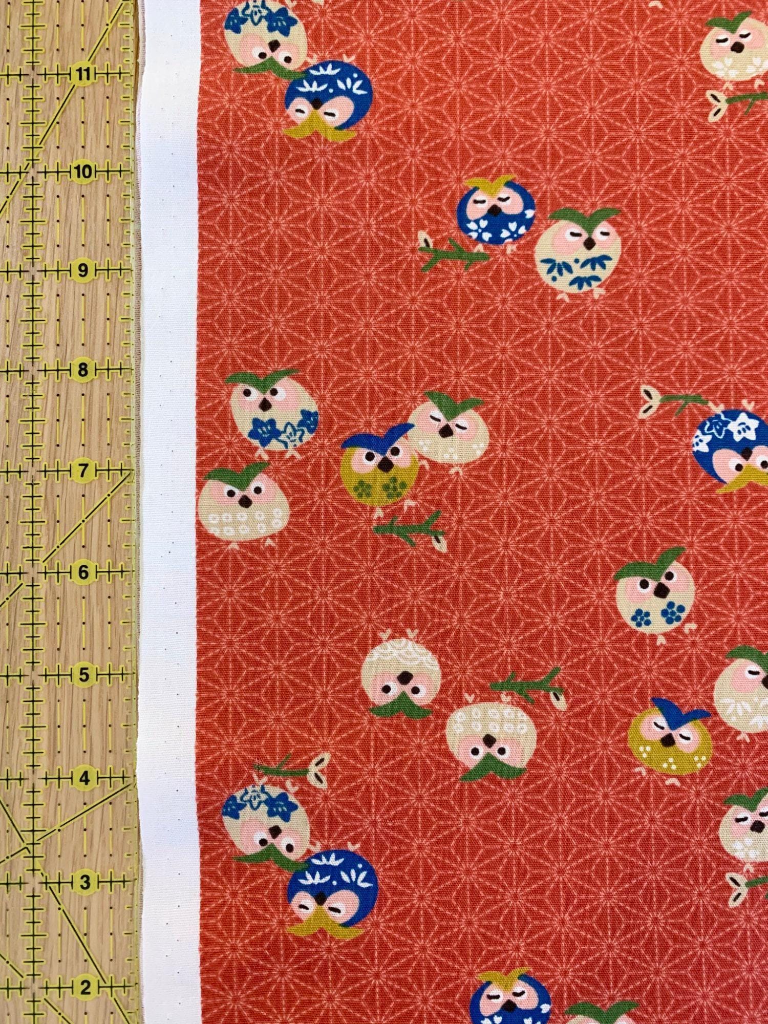 Cute Owls フクロウ 梟 Japanese cotton fabric Y-3060-28E light red
