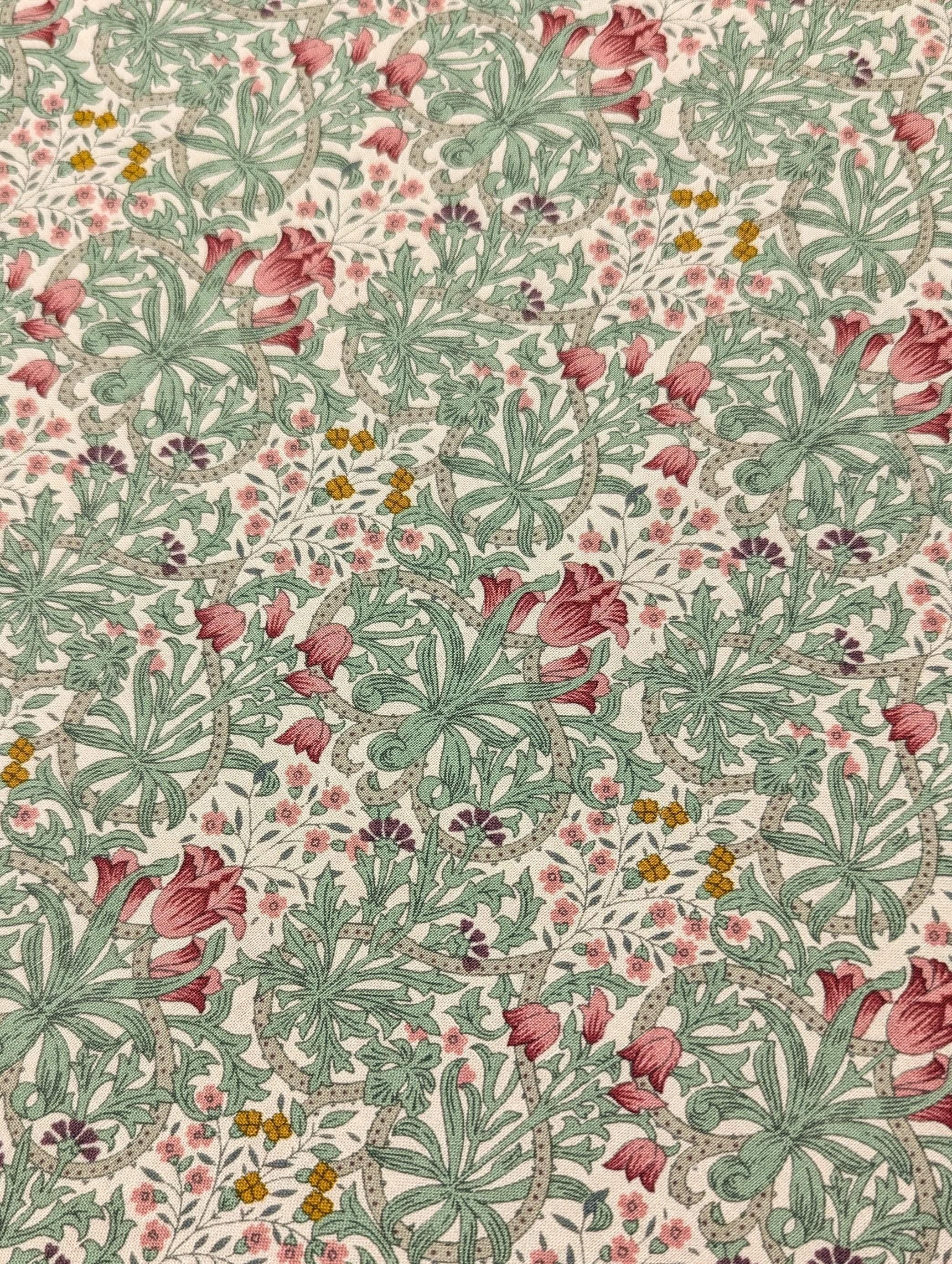 Tulips and Filigree Country Floral Japanese cotton sheeting fabric 88-0845-3B light tint