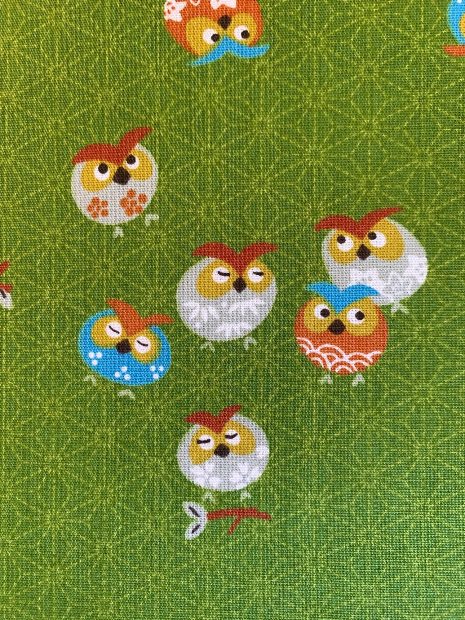 Cute Owls フクロウ 梟 Japanese cotton fabric Y-3060-28B green