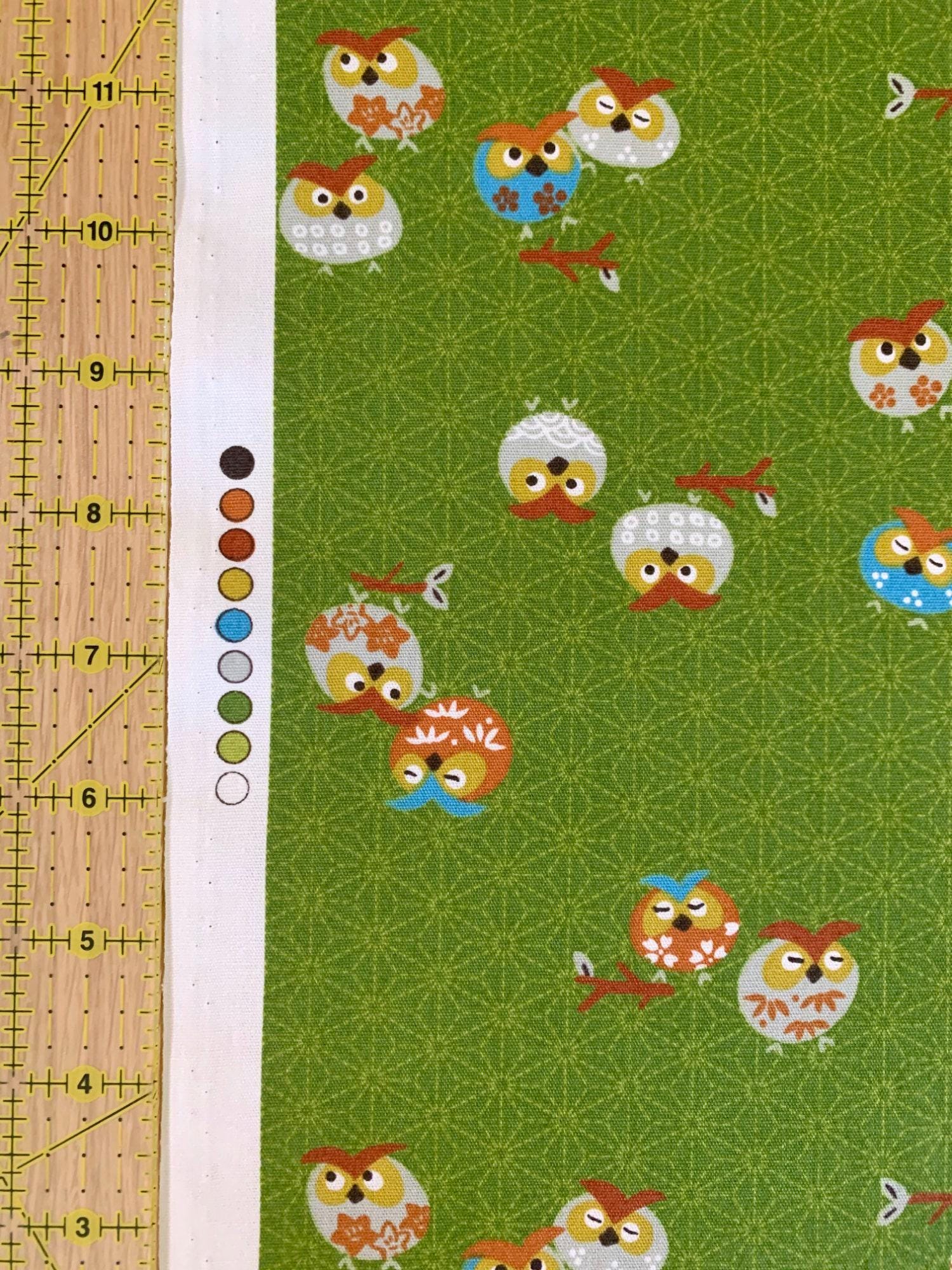 Cute Owls フクロウ 梟 Japanese cotton fabric Y-3060-28B green