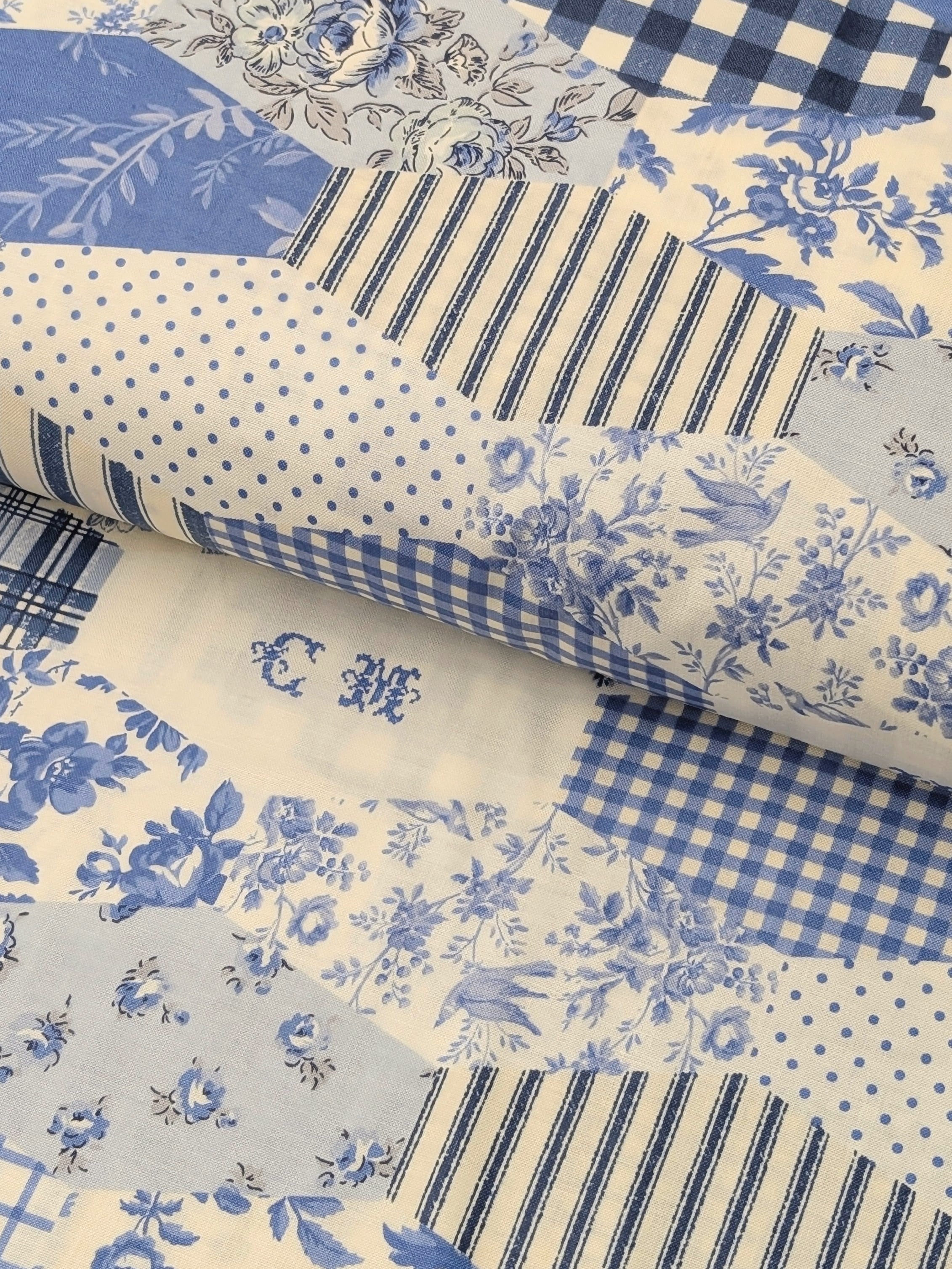 Yuwa - Patchwork Quilt Printed Cotton Fabric - White & Blue