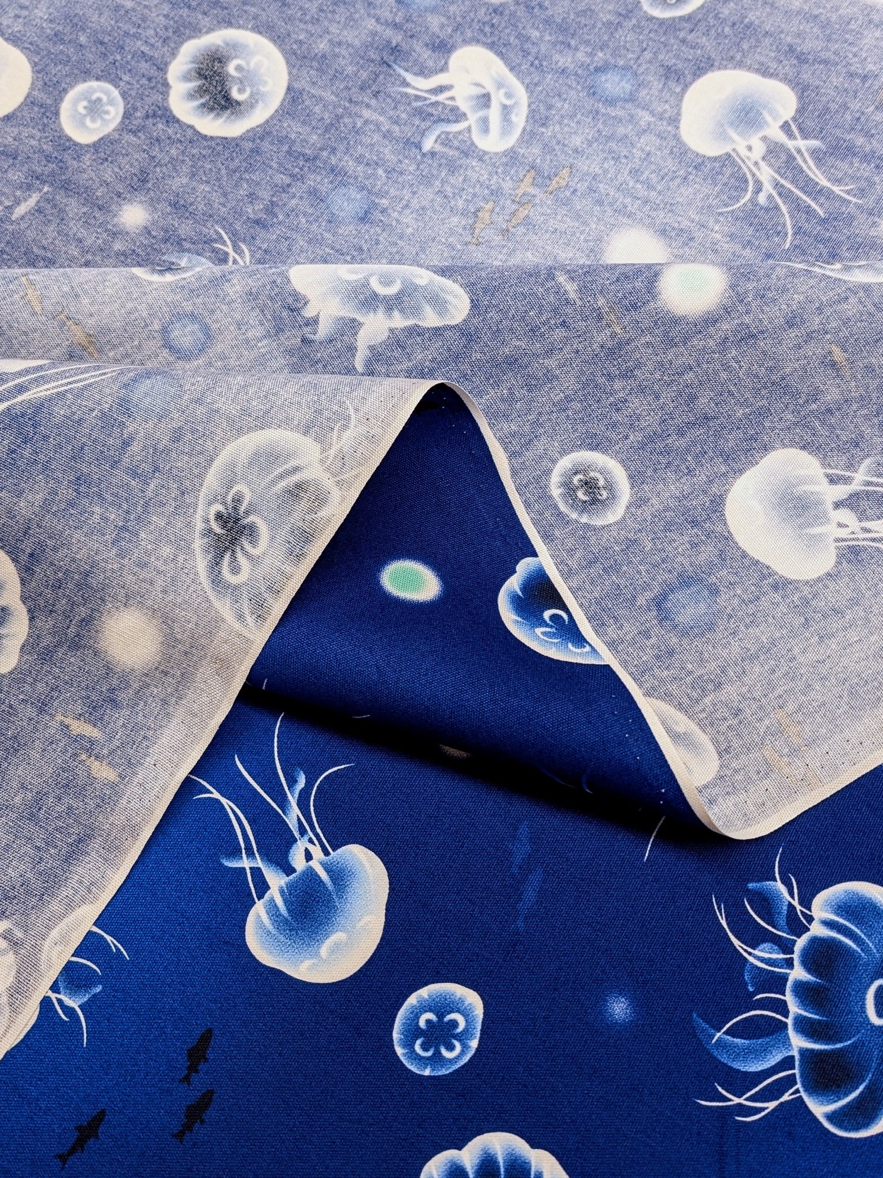 Cosmo - Flowing Jellyfish Cotton Oxford Fabric - Dark Blue