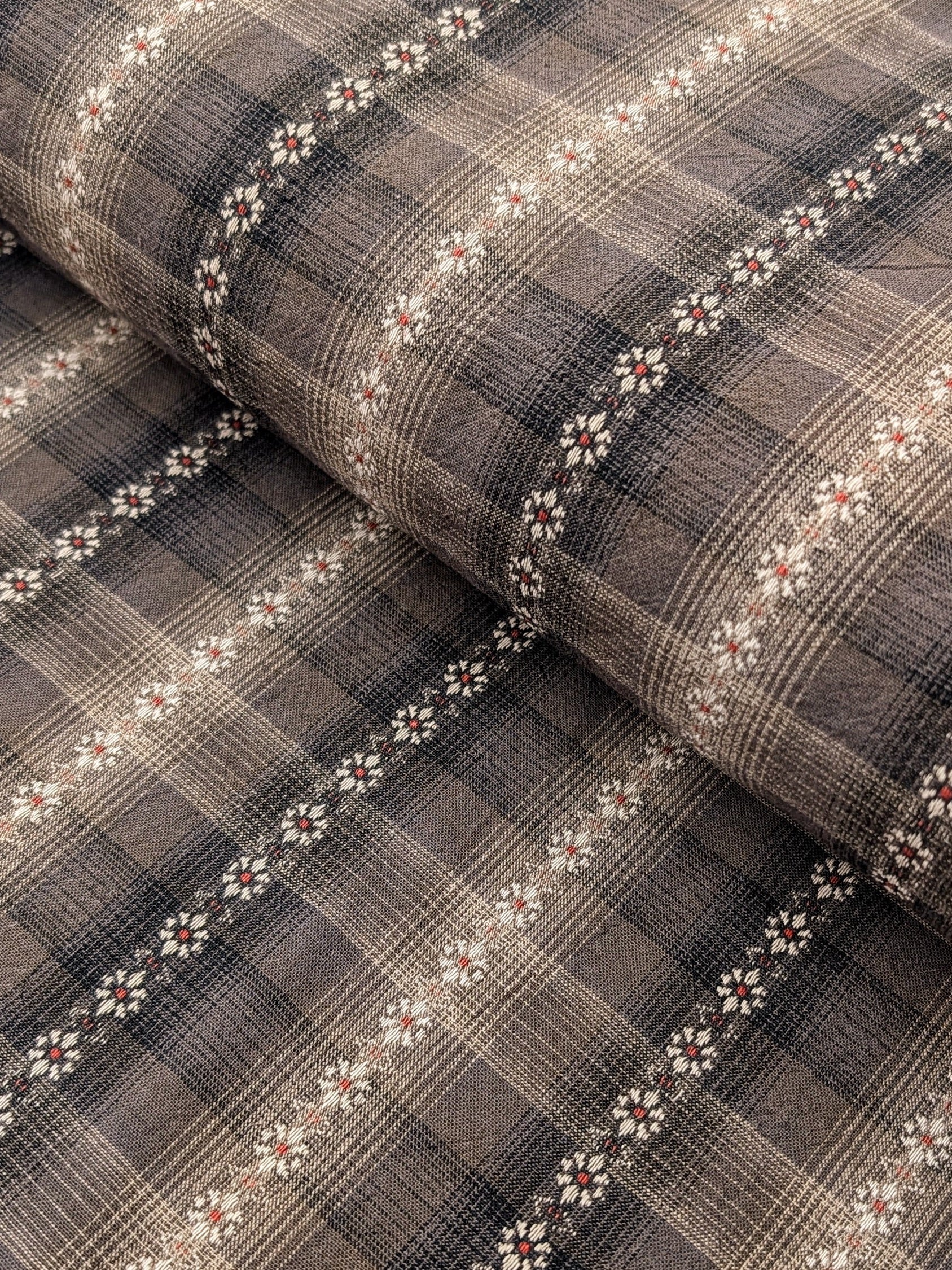 MYD - Daisy Chain Glen Check Plaid Yarn Dyed Cotton Fabric - Charcoal Black and Grey