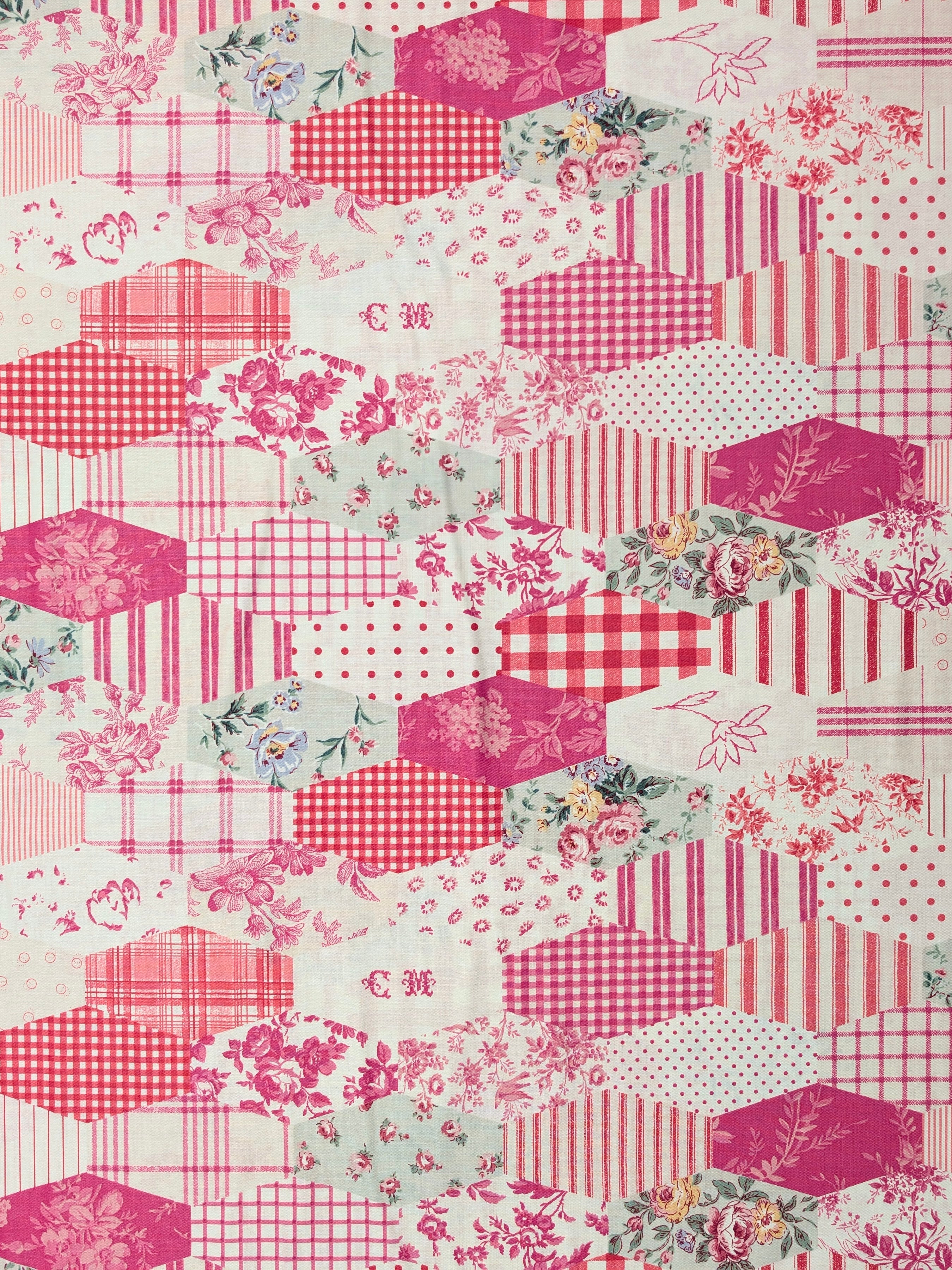 Yuwa - Patchwork Quilt Printed Cotton Fabric - White & Pink