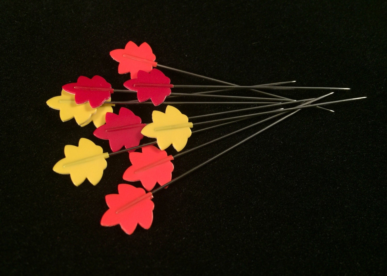 Tulip - Maple Leaf Pins Momiji