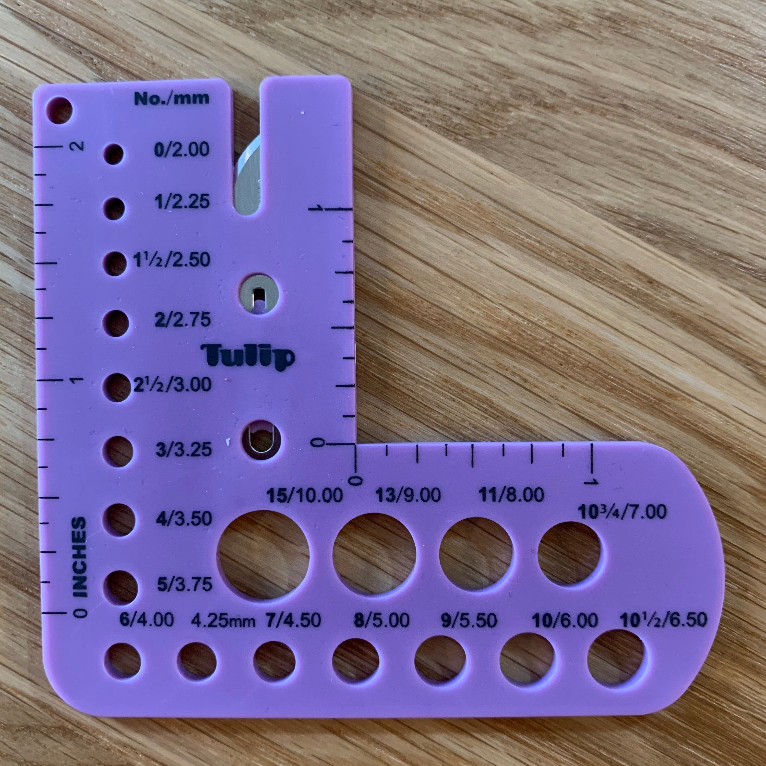 Tulip - Knitting Needle Gauge with Built-in Yarn Cutter - Purple