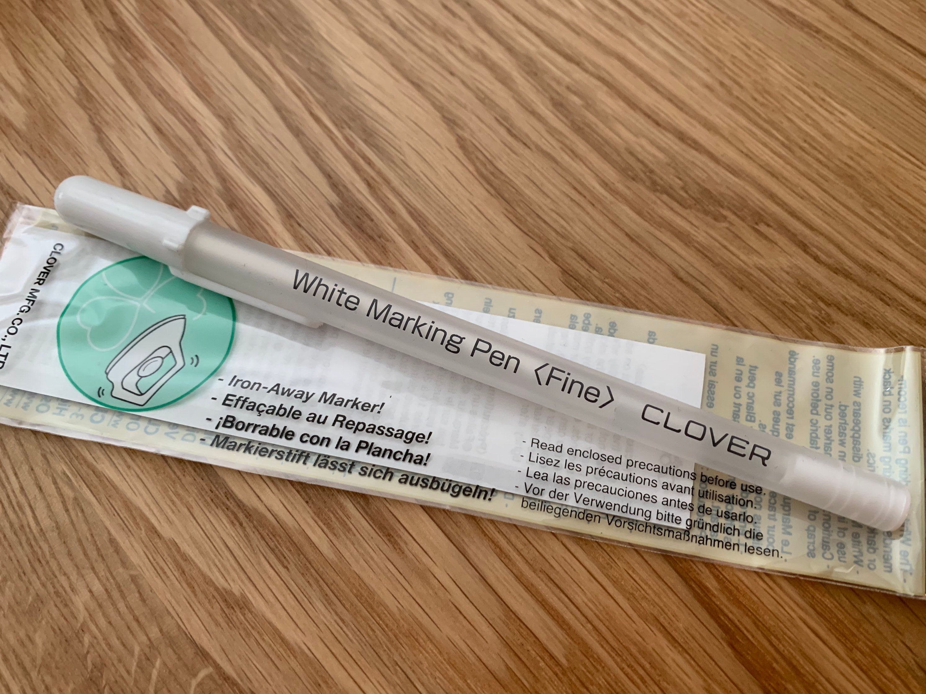 Clover - White Fine Ball Point Marking Pen