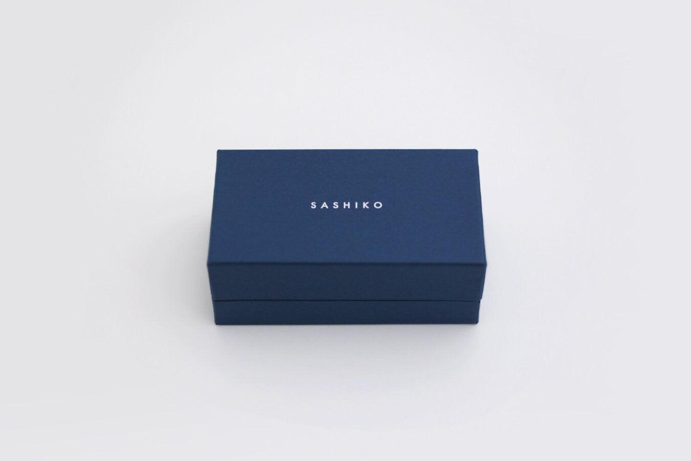 Daruma - Cotton Sashiko Thread Small Boxed Set with Pin Cushion and Needles