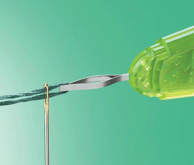 Clover - Embroidery Needle Threader - Green