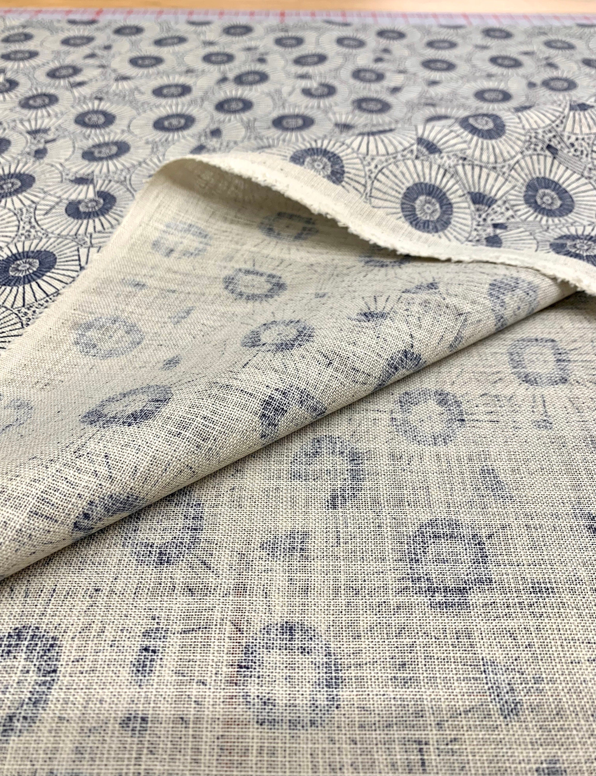 Sevenberry Vintage Parasols Japanese cotton fabric 83046-1-3 beige blue
