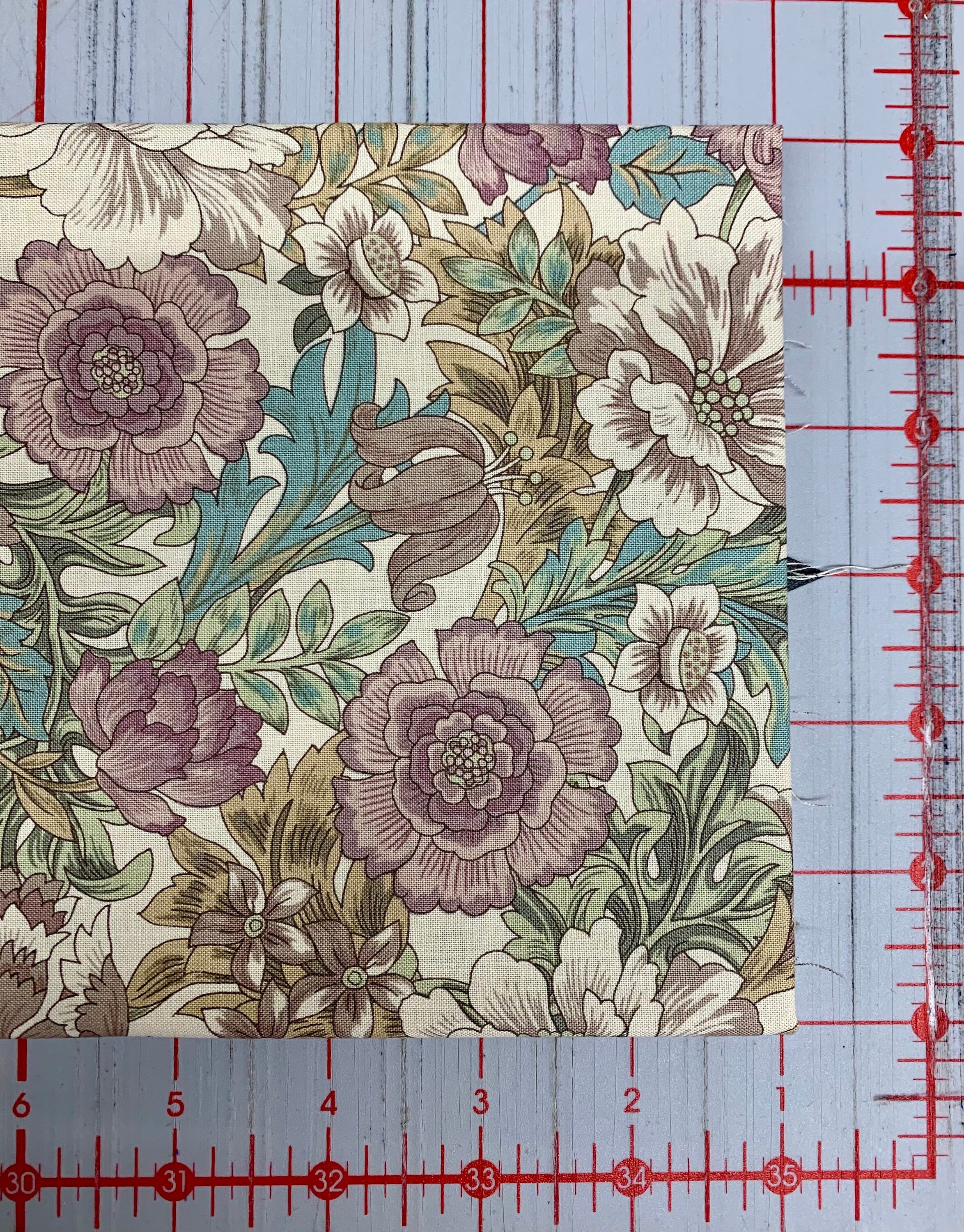 QuiltGate - PRE-CUT Gentle Flowers Dried Flowers Cotton Fabric