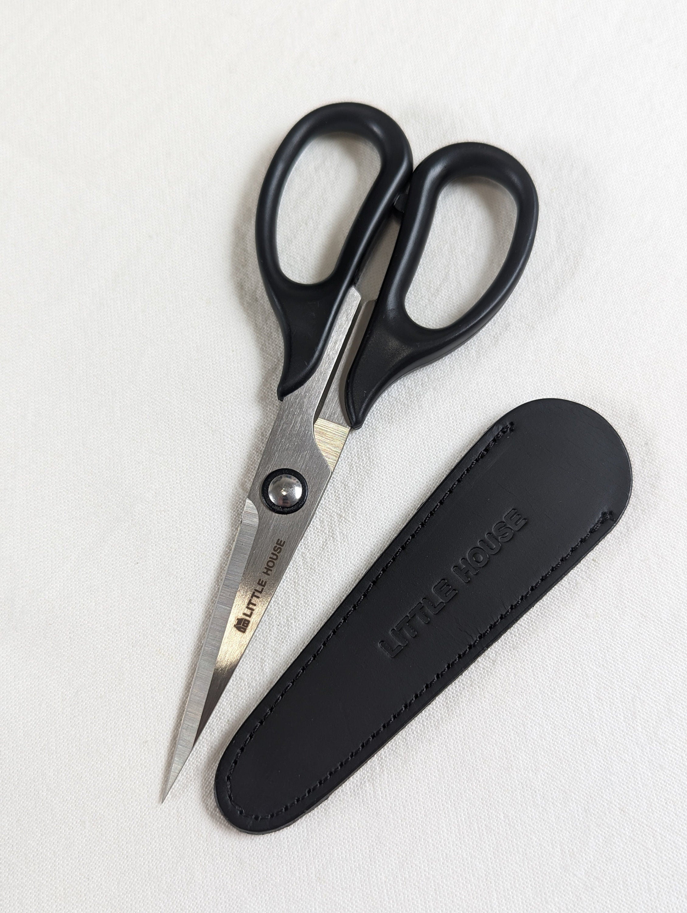 Little House - Quilt Scissors and Leather Case 160 mm