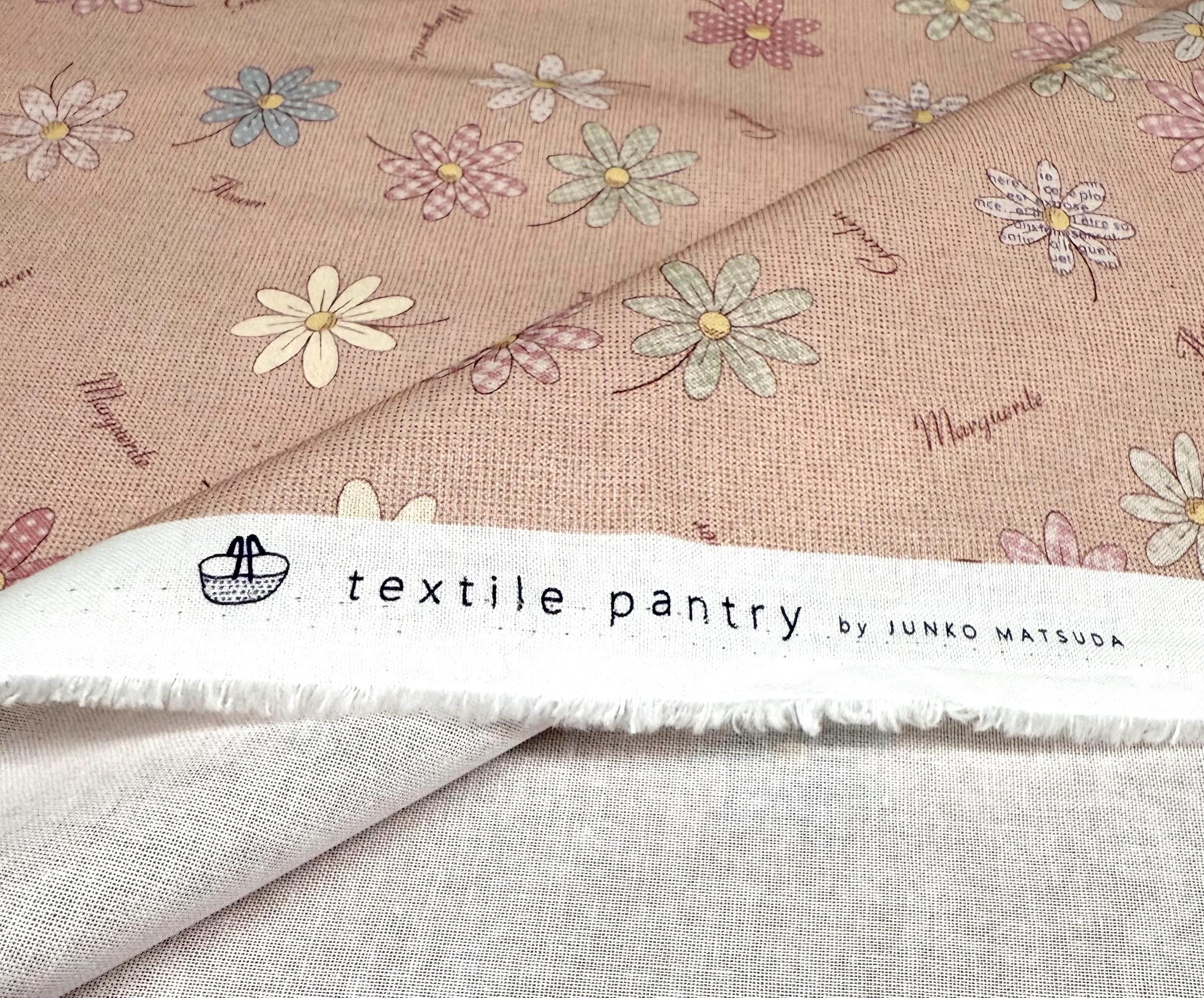 REMNANT Junko Matsuda Chocolate Box Collection daisies print Japanese cotton fabric 11-0053-3P pale pink