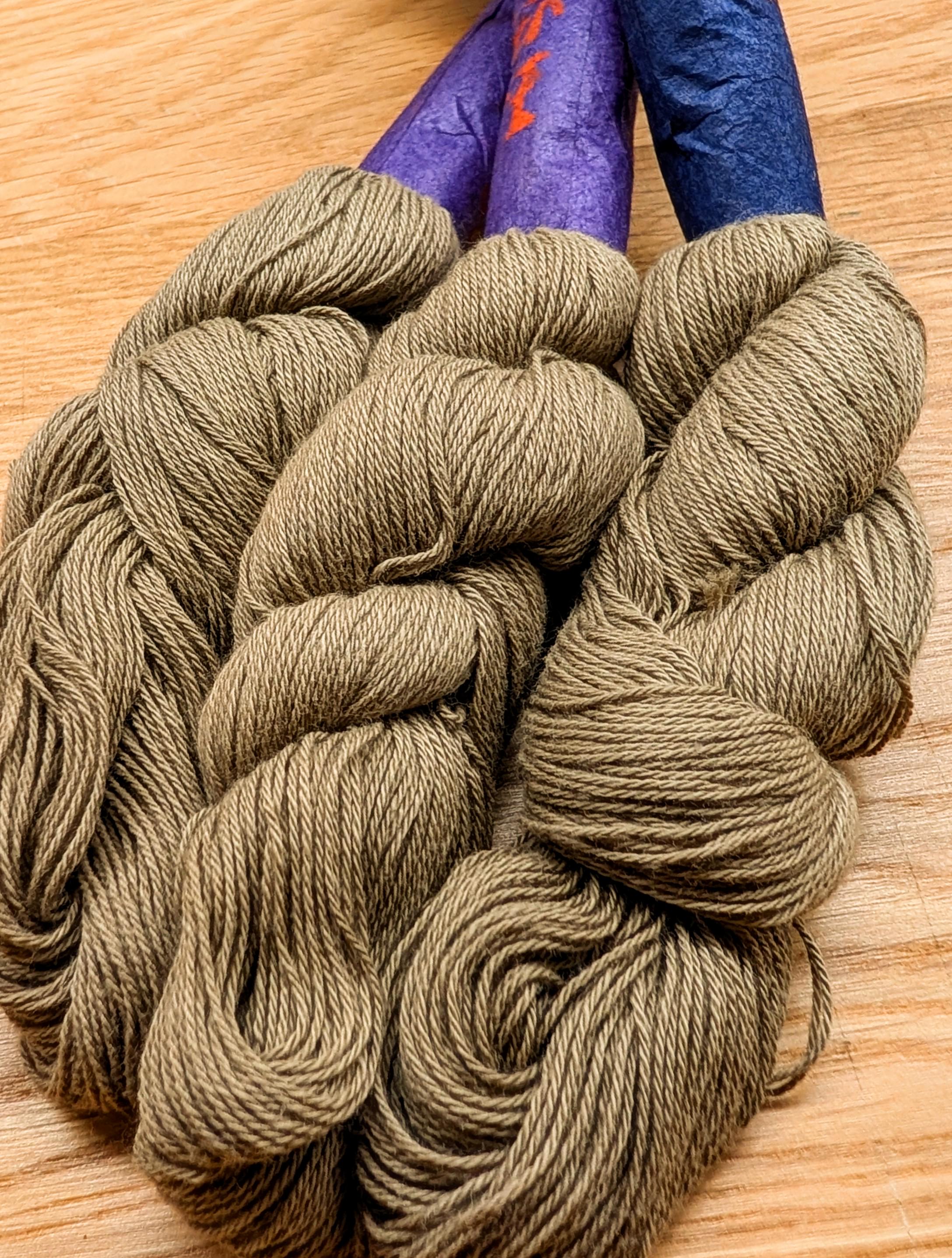 Aizenkobo Sorrell Brown Japanese sashiko cotton thread skein from Kyoto Japan 刺し子糸