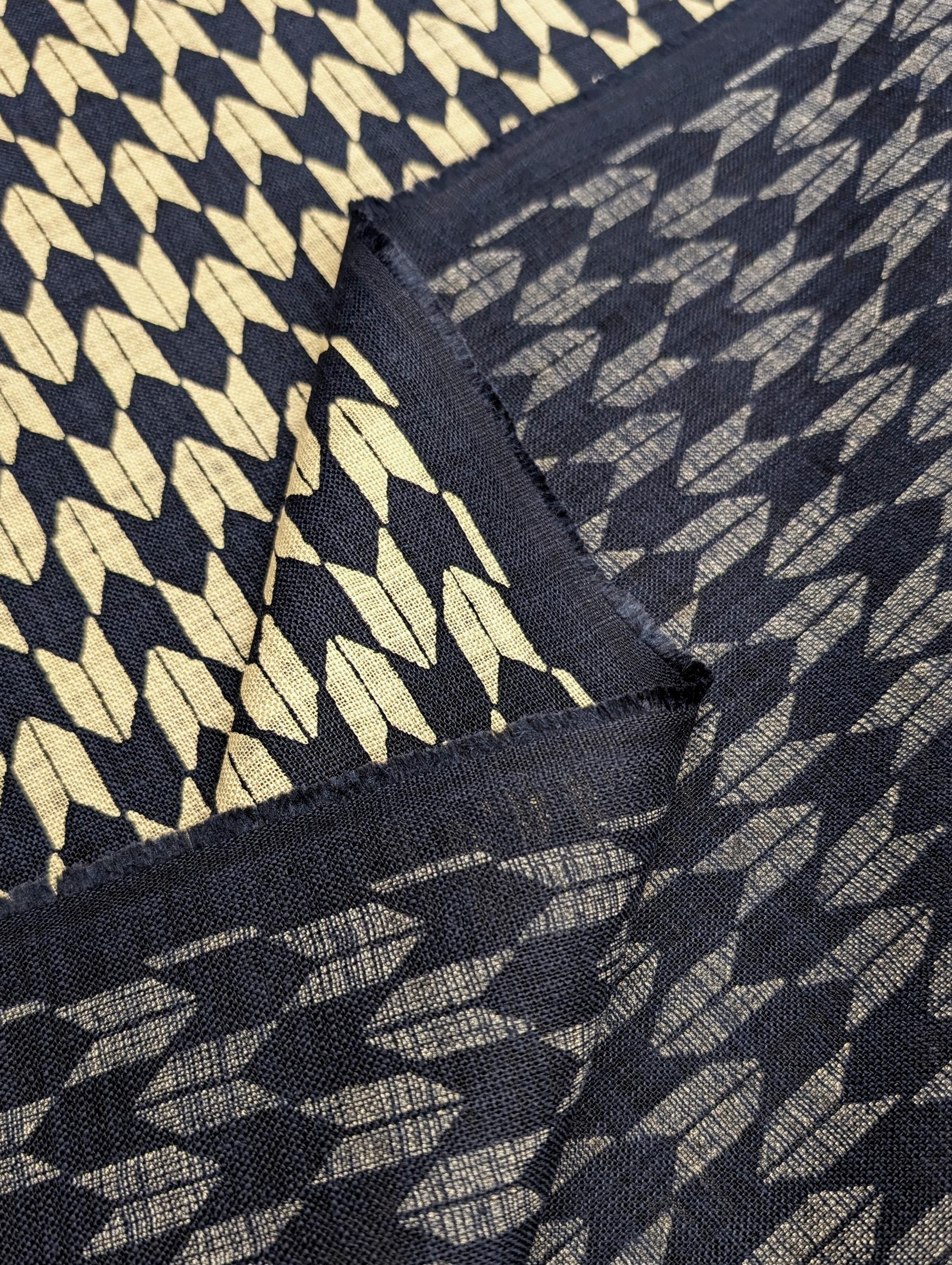 Sevenberry Yagasuri Arrows Japanese cotton fabric 88223-27 navy blue beige