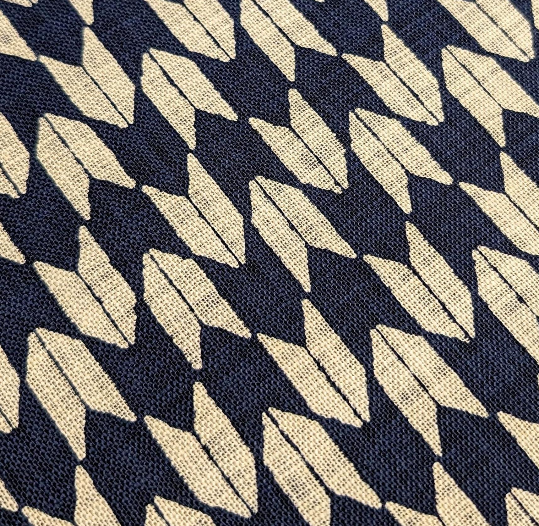 Sevenberry Yagasuri Arrows Japanese cotton fabric 88223-27 navy blue beige