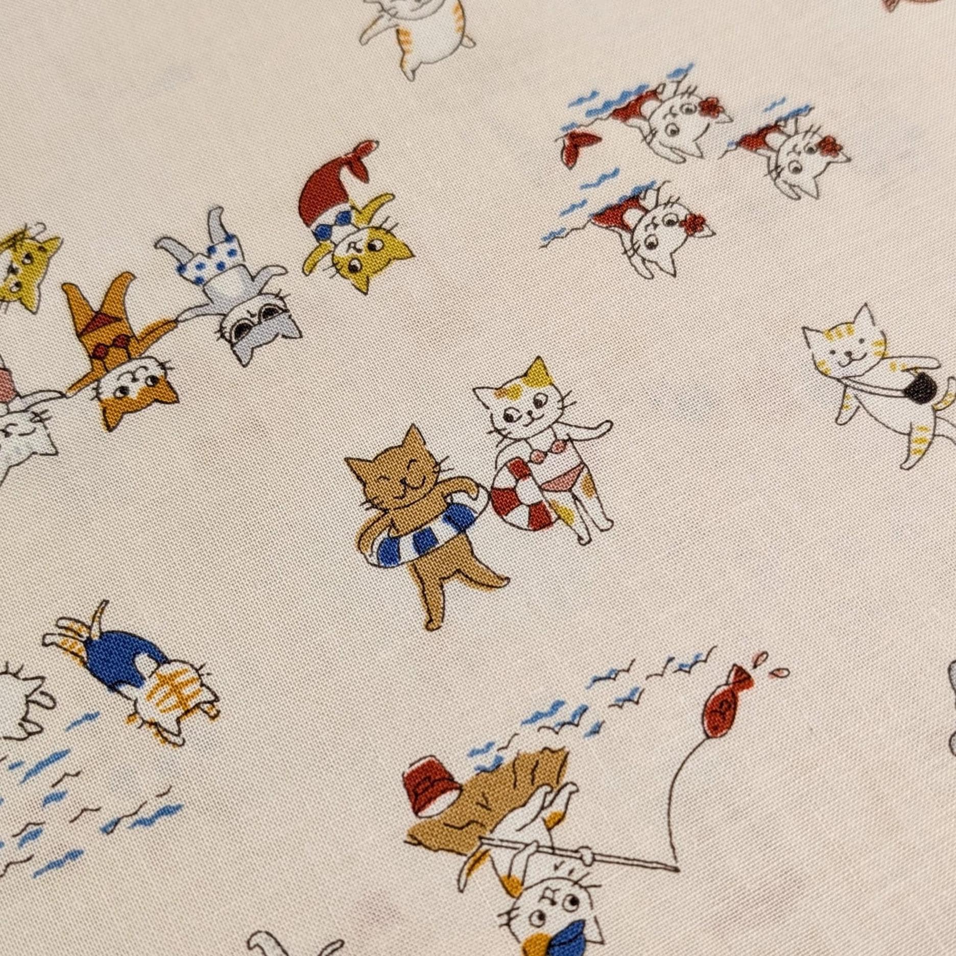 Kokka Beach Cats Trèfle Japanese cotton fabric YKA-21030-1 A off-white