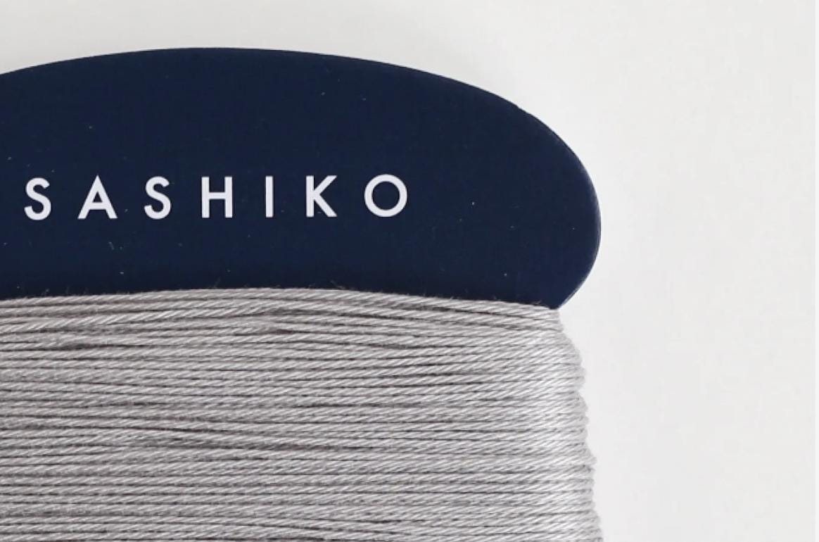 Daruma #217 WHITE GREY Japanese Cotton SASHIKO thread 40 meter card 20/4