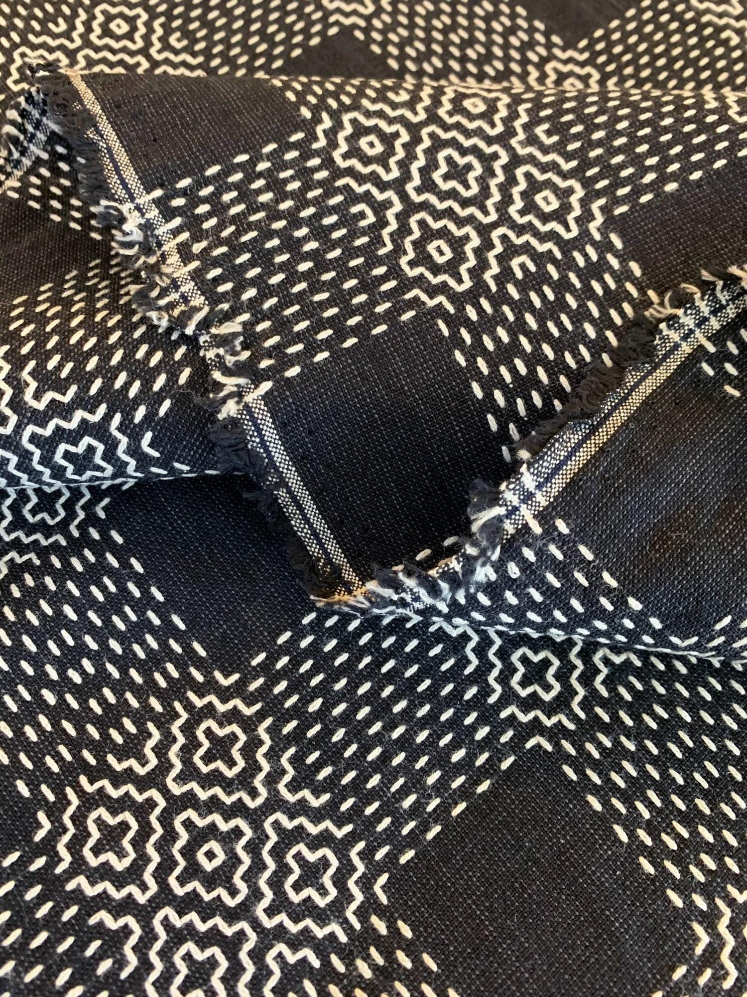 Olympus - Sashiko Sakizomemomen Fabric by the Yard - Black White