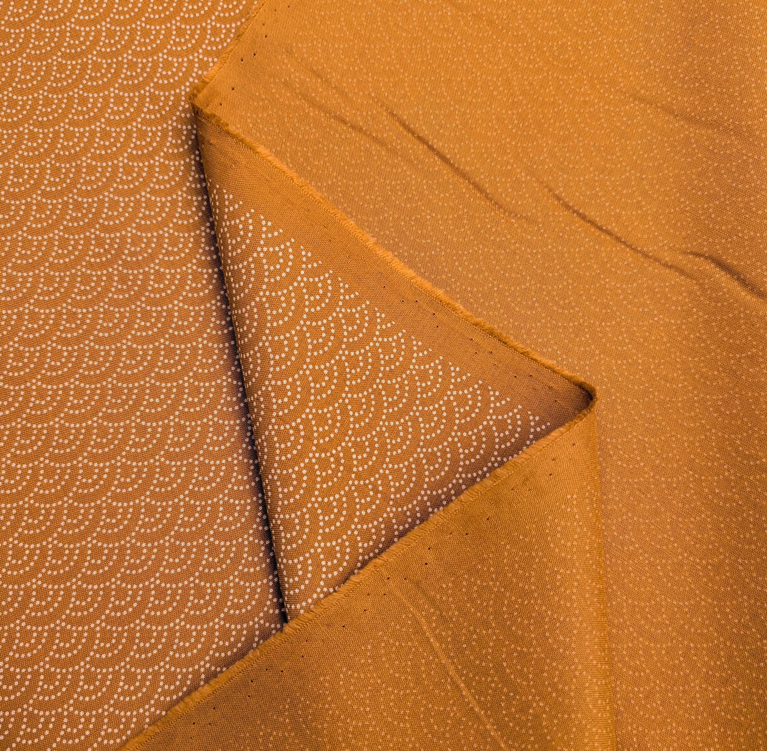 Sevenberry Dotted Waves Japanese cotton fabric 88222-3-2 beige & orange