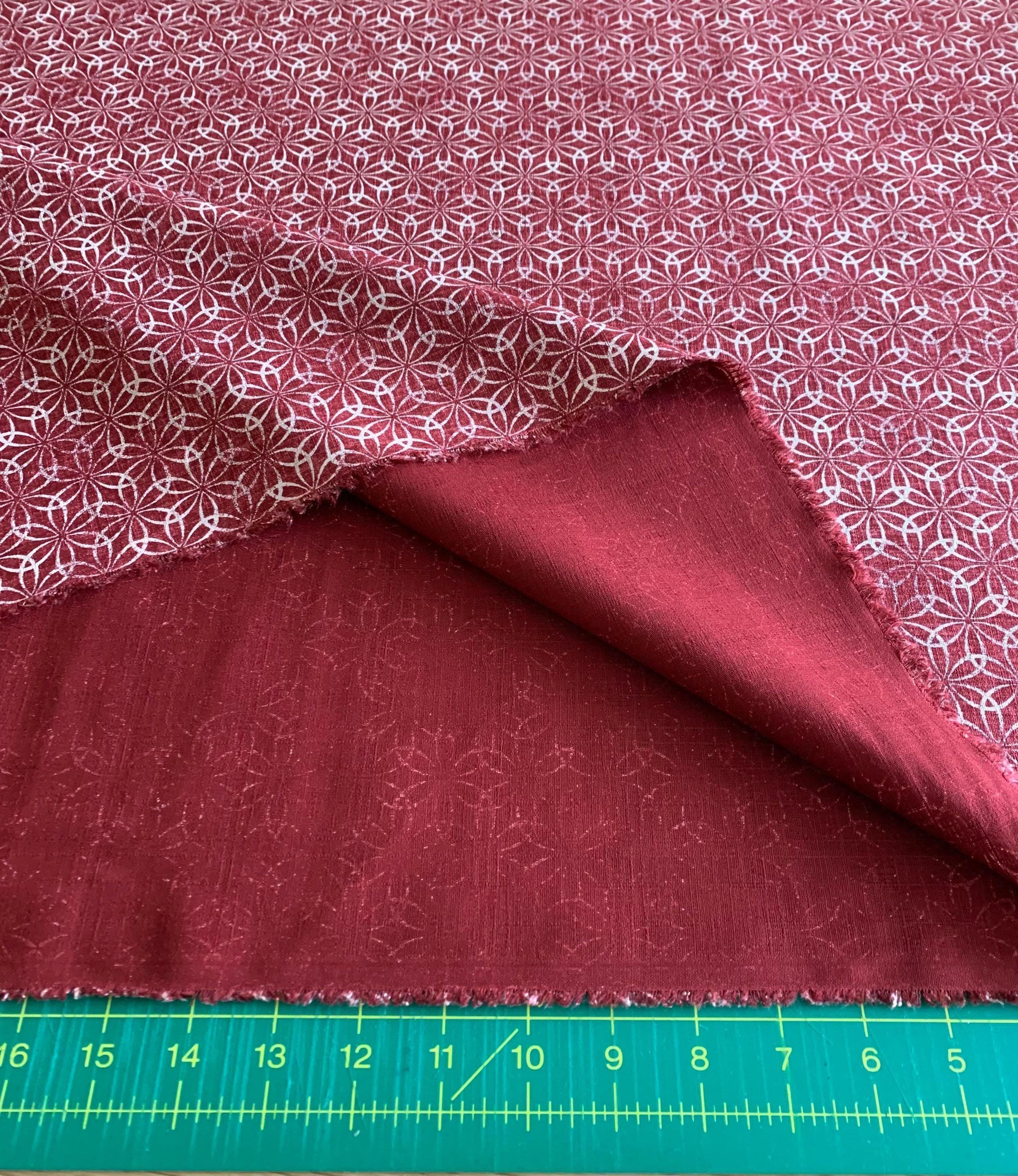 Linked Flowers Morikiku Japanese cotton dobby M-24100-D23 red