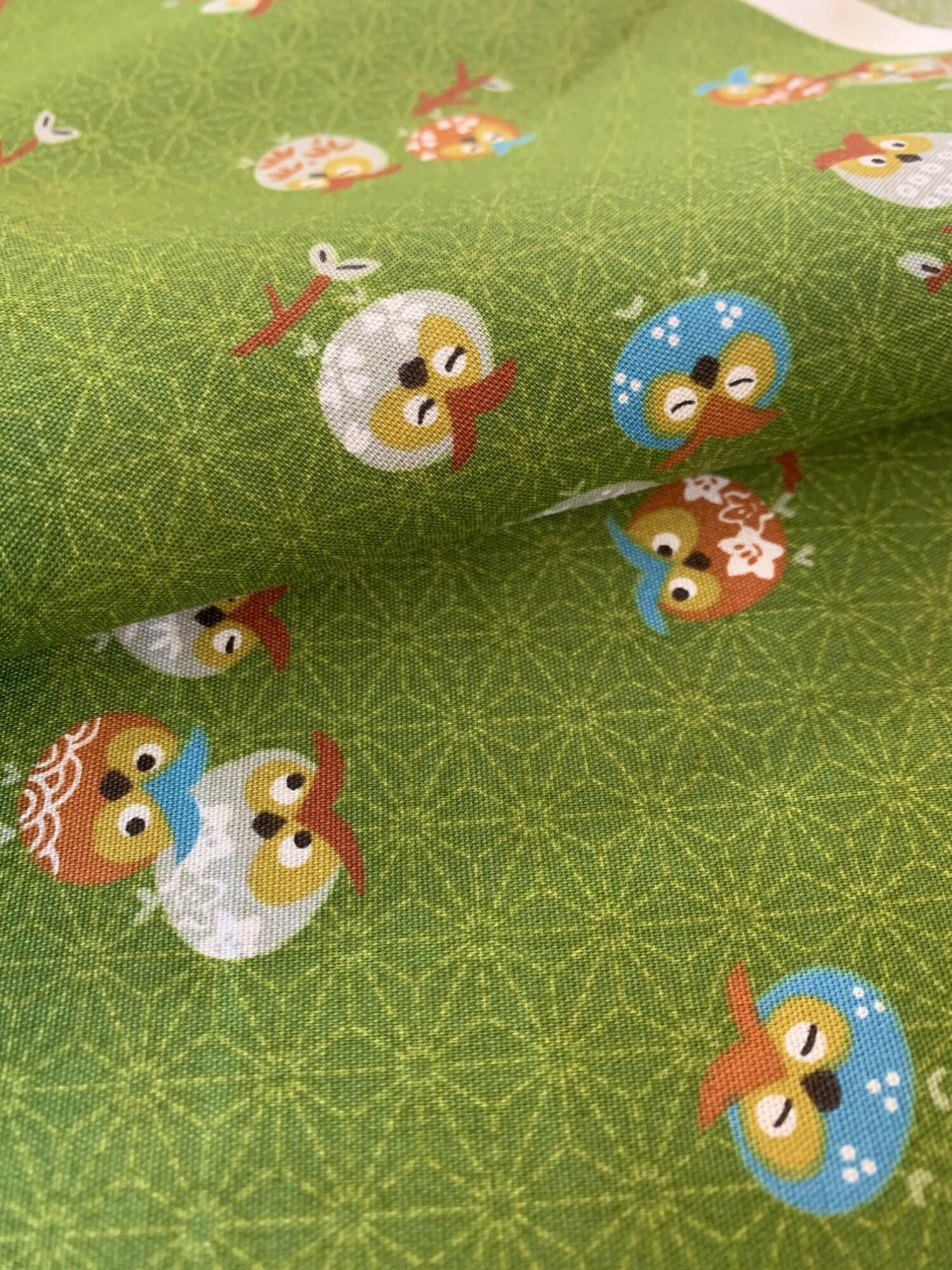 Cute Owls フクロウ 梟 Japanese cotton fabric Y-3060-28B green