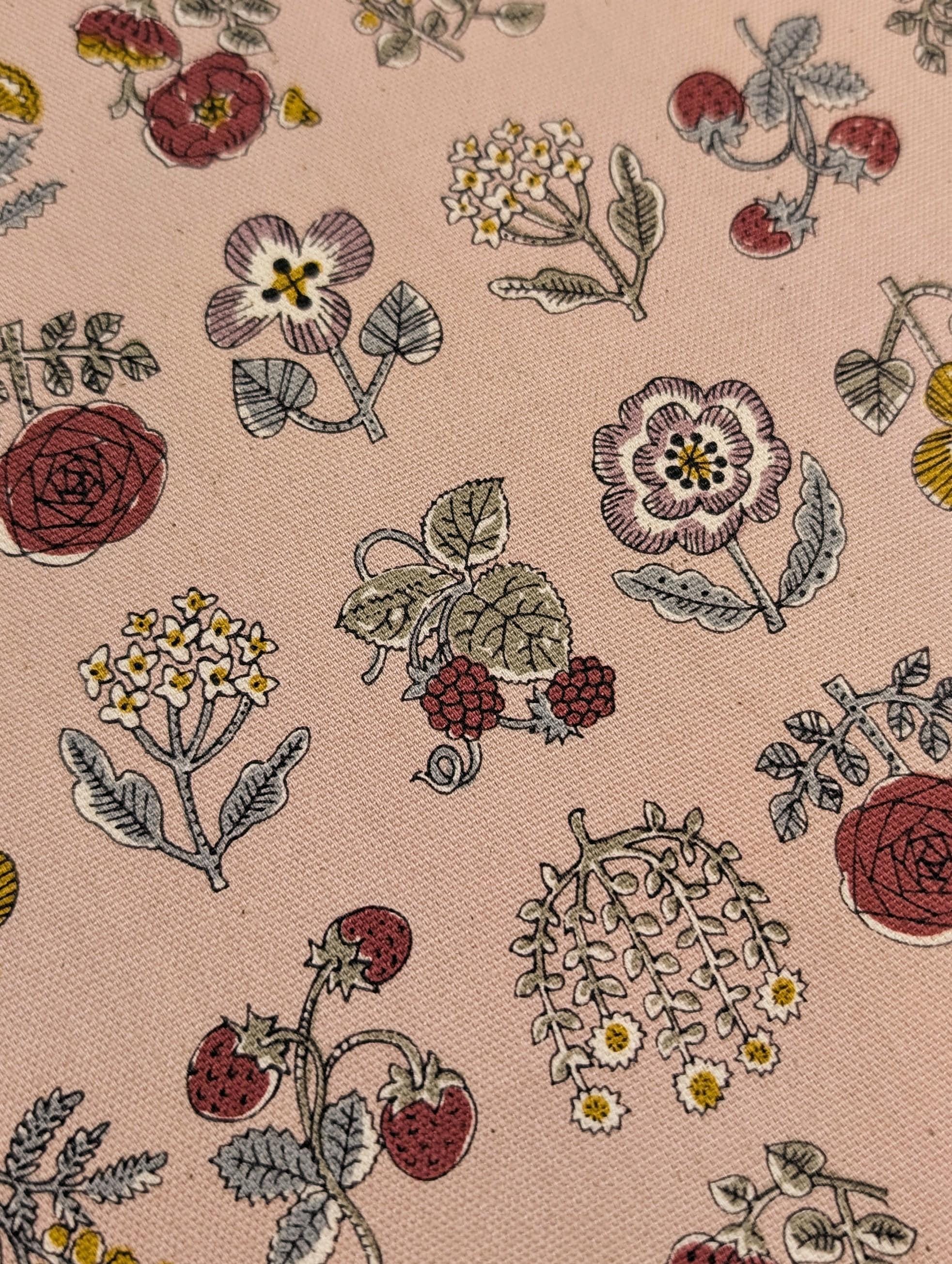 Kokka - Linnea Wildflower Cotton Oxford - Pink
