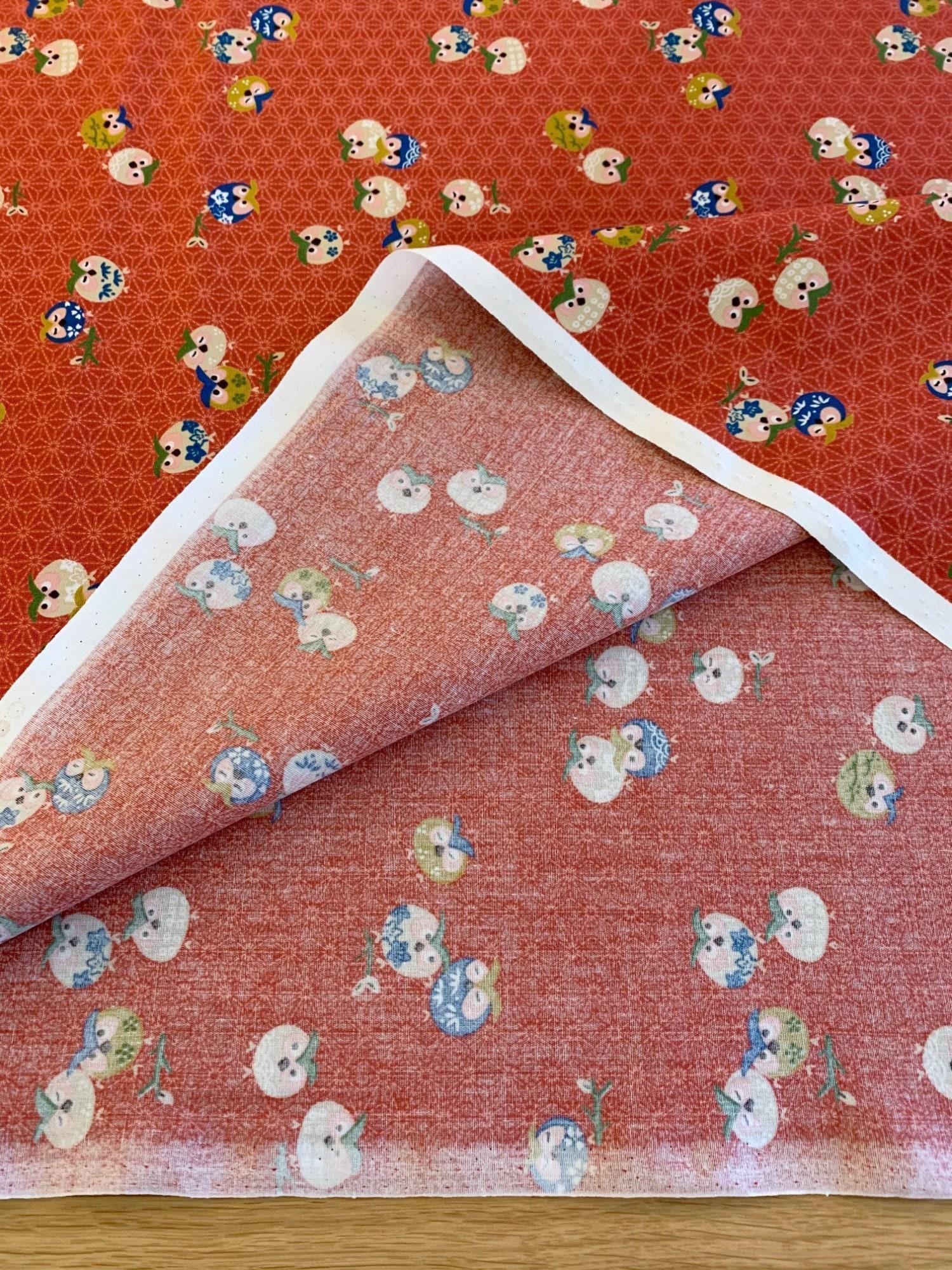 Cute Owls フクロウ 梟 Japanese cotton fabric Y-3060-28E light red